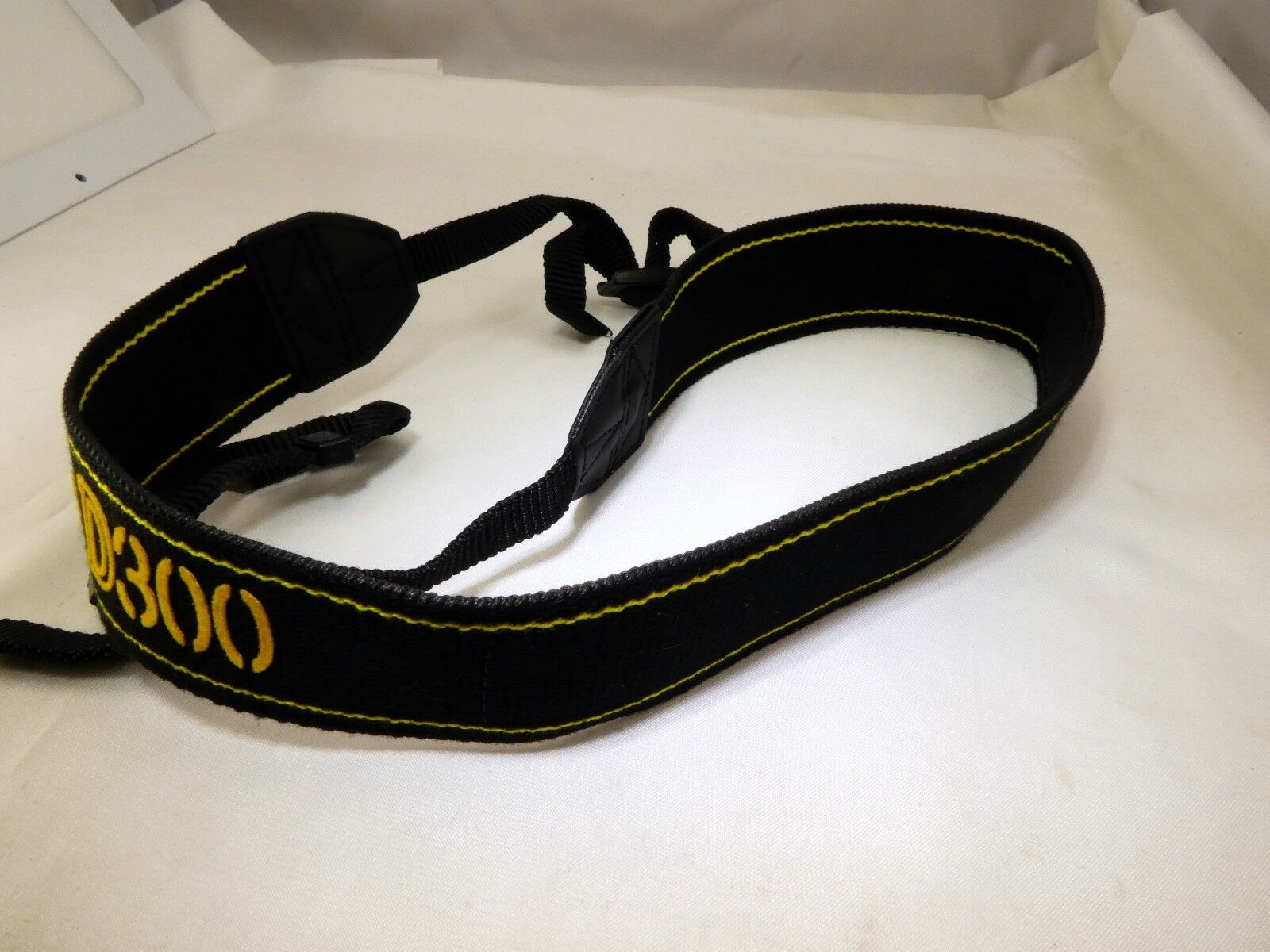 Camera Strap Nikon D300  Grey Genuine OEM Genuine   AN-DC300
