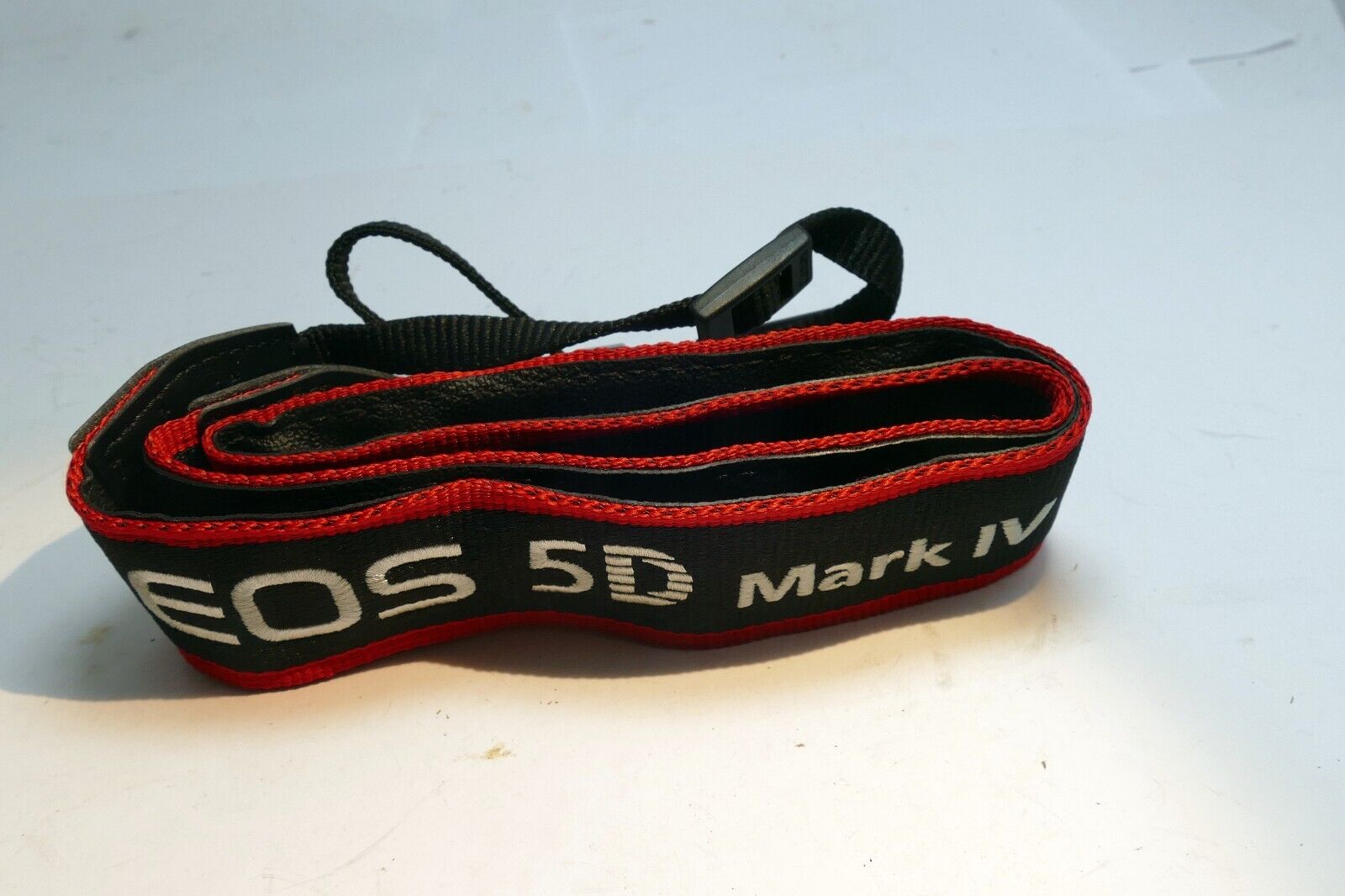 Canon EOS 5D Mark IV SLR Digital Camera Neck Shoulder Strap - Genuine OEM