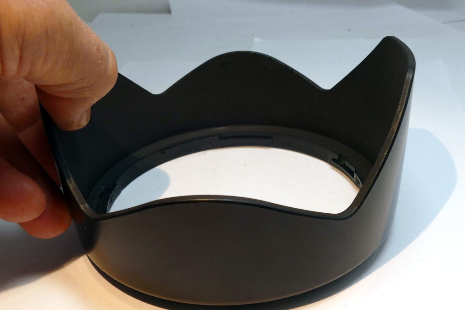 102mm Lens Hood Shade twist on type wide angle 100mm OD
