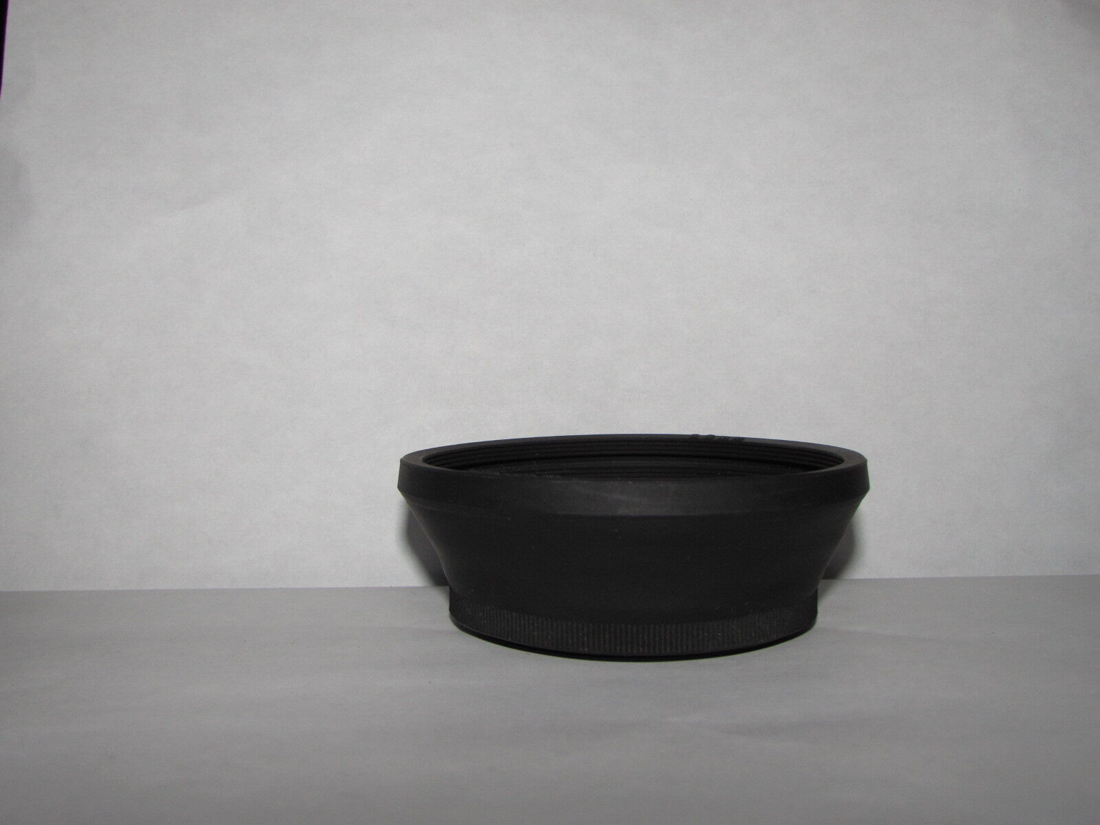 Used 62mm Rubber Lens Hood Shade for telephoto lenses 135mm 200mm  B20233