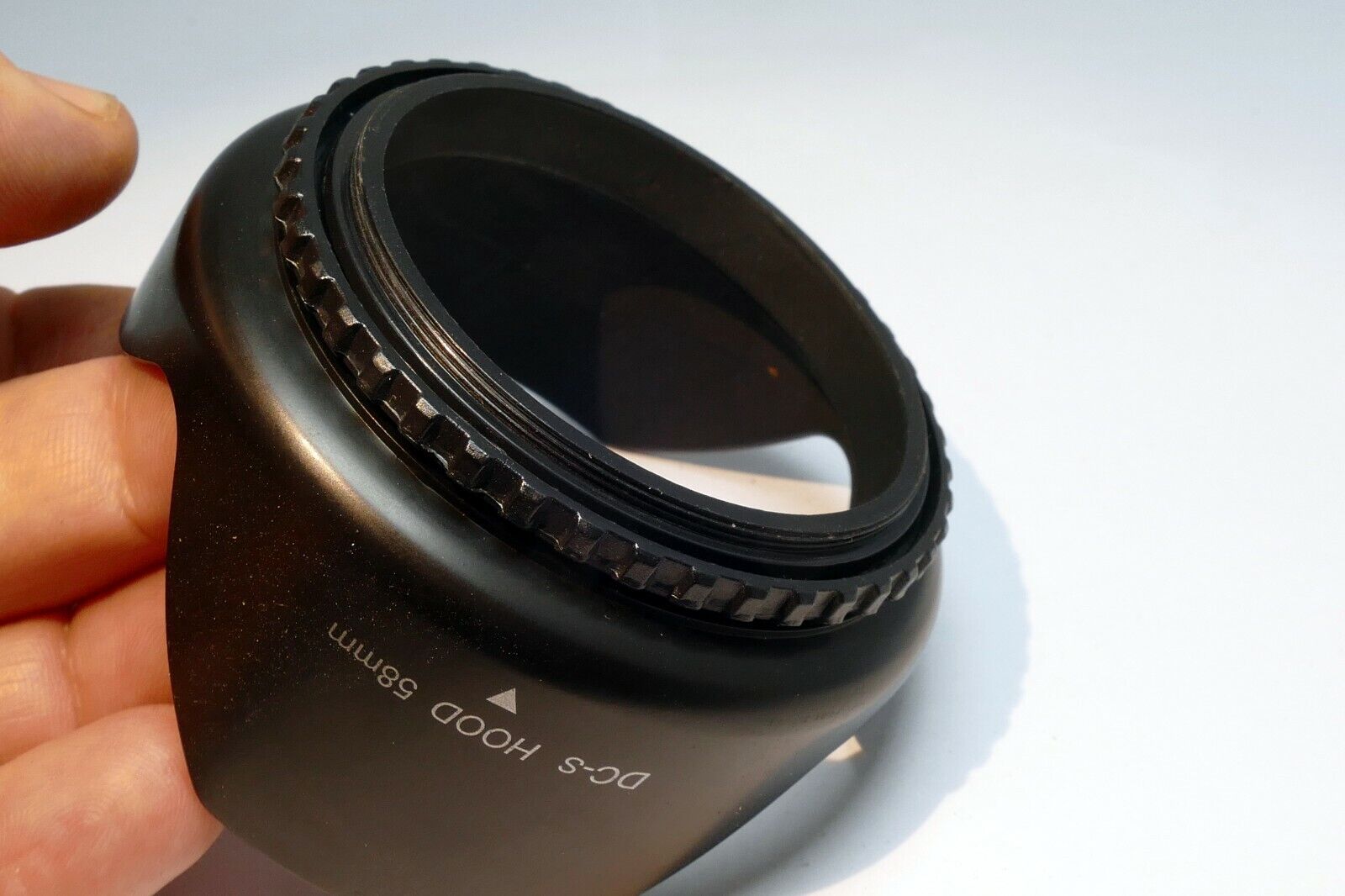 58mm Lens Hood screw in type threaded  plastic for 18-55mm IS