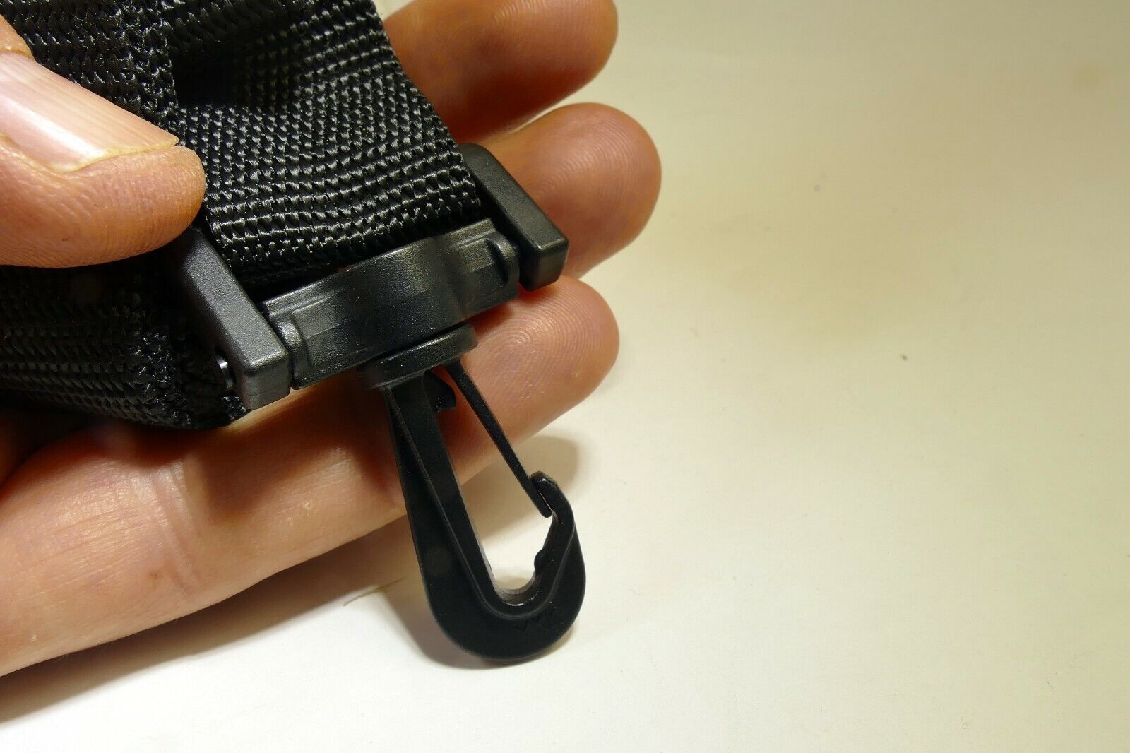 2.5cm wide neck shoulder strap for camera case with plastic swivel clip
