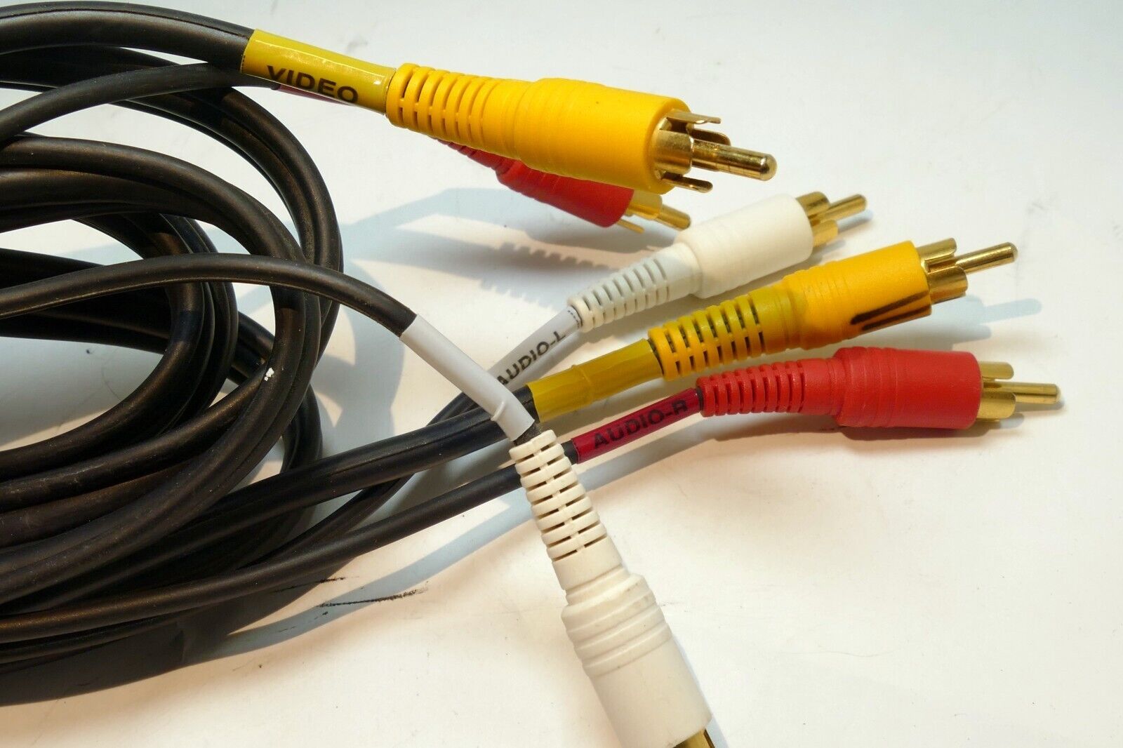 RCA Audio / Video Cable 6  feet  male to male stereo gold plated