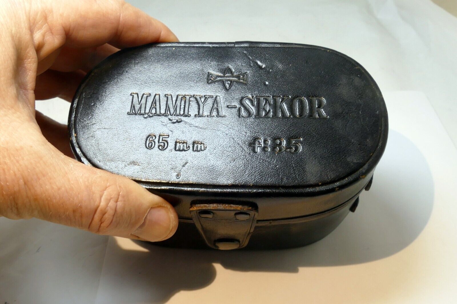 Mamiya Leather case for Sekor 65mm f3.5 TLR hard case (fits 55mm) Lens