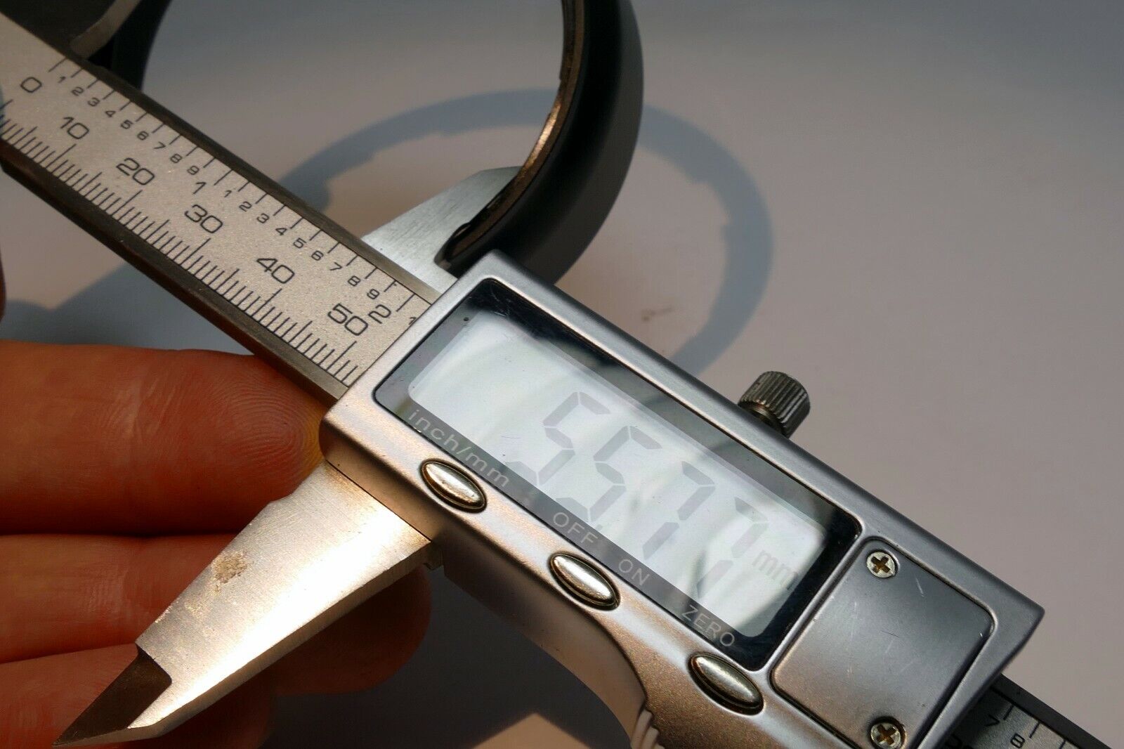 52-55mm Lens Hood Shade twist on type