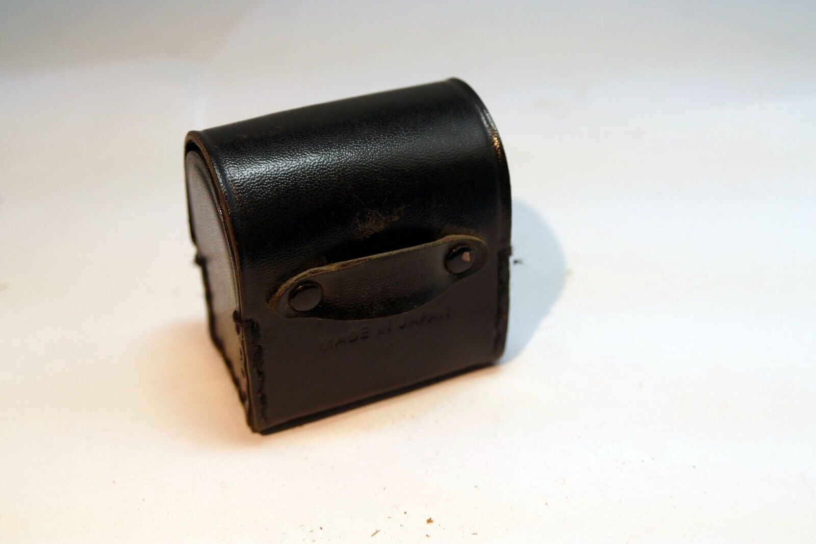 YASHICA small Leather Case for 80mm lens hood