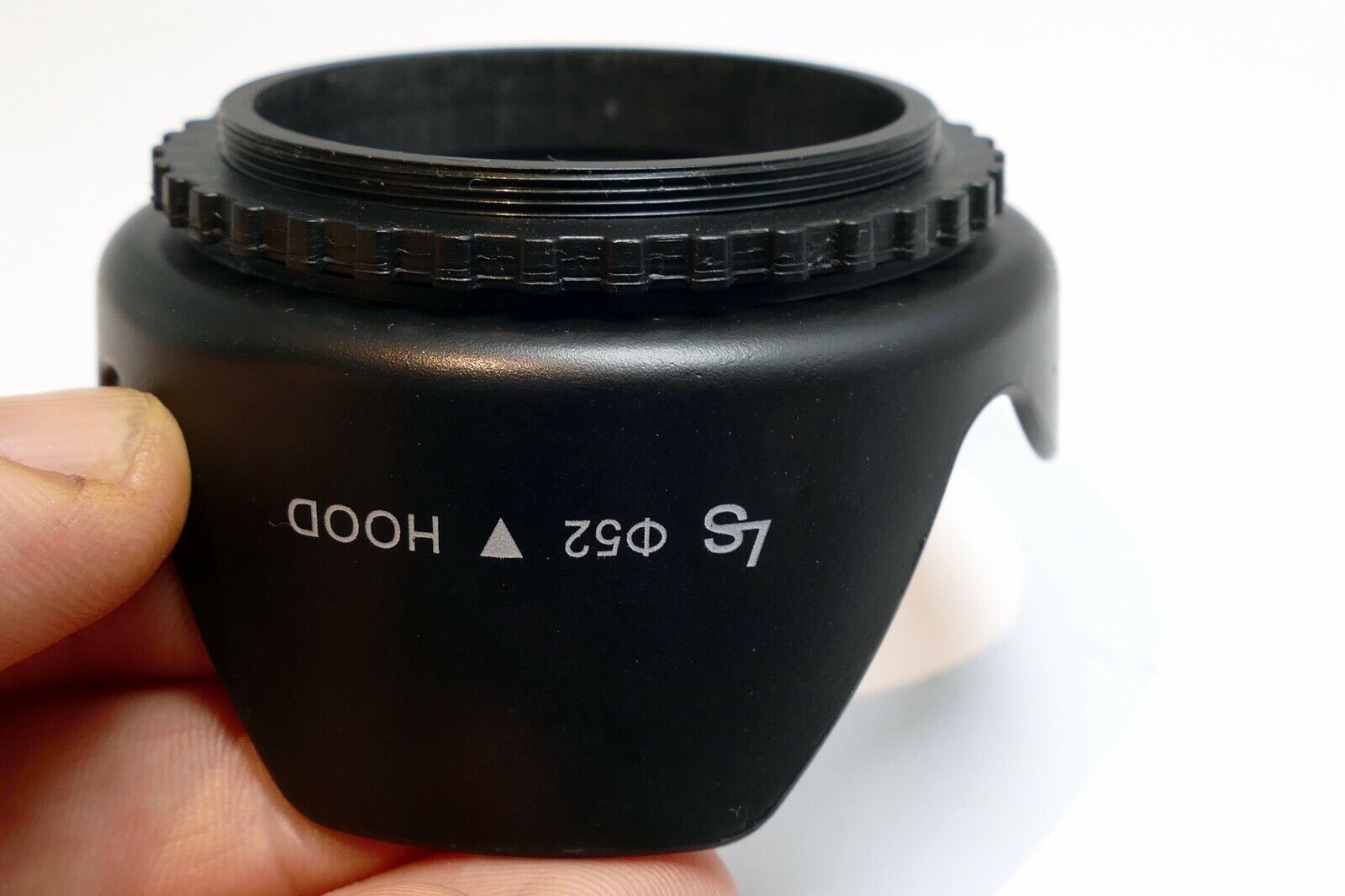 52mm Plastic Lens Hood Shade screw in petal  for 50mm f1.8 f1.4