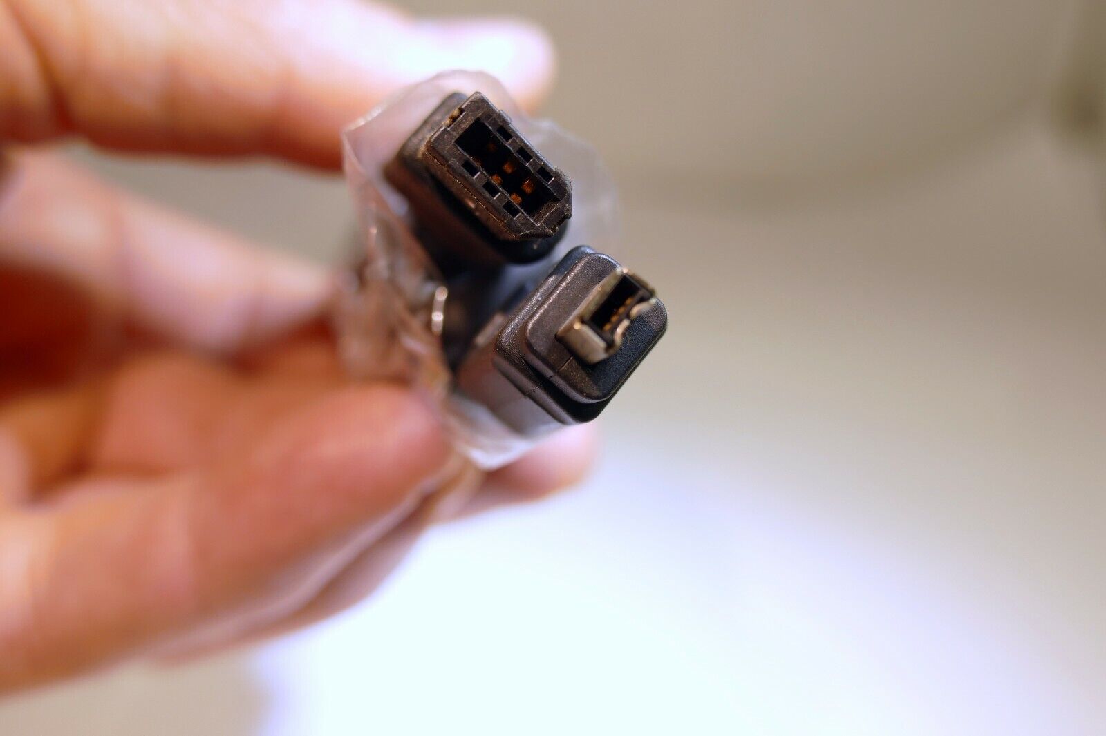 Firewire 400 6-pin/ to 4-pin cable, IEEE-1394a 6 feet long Black color