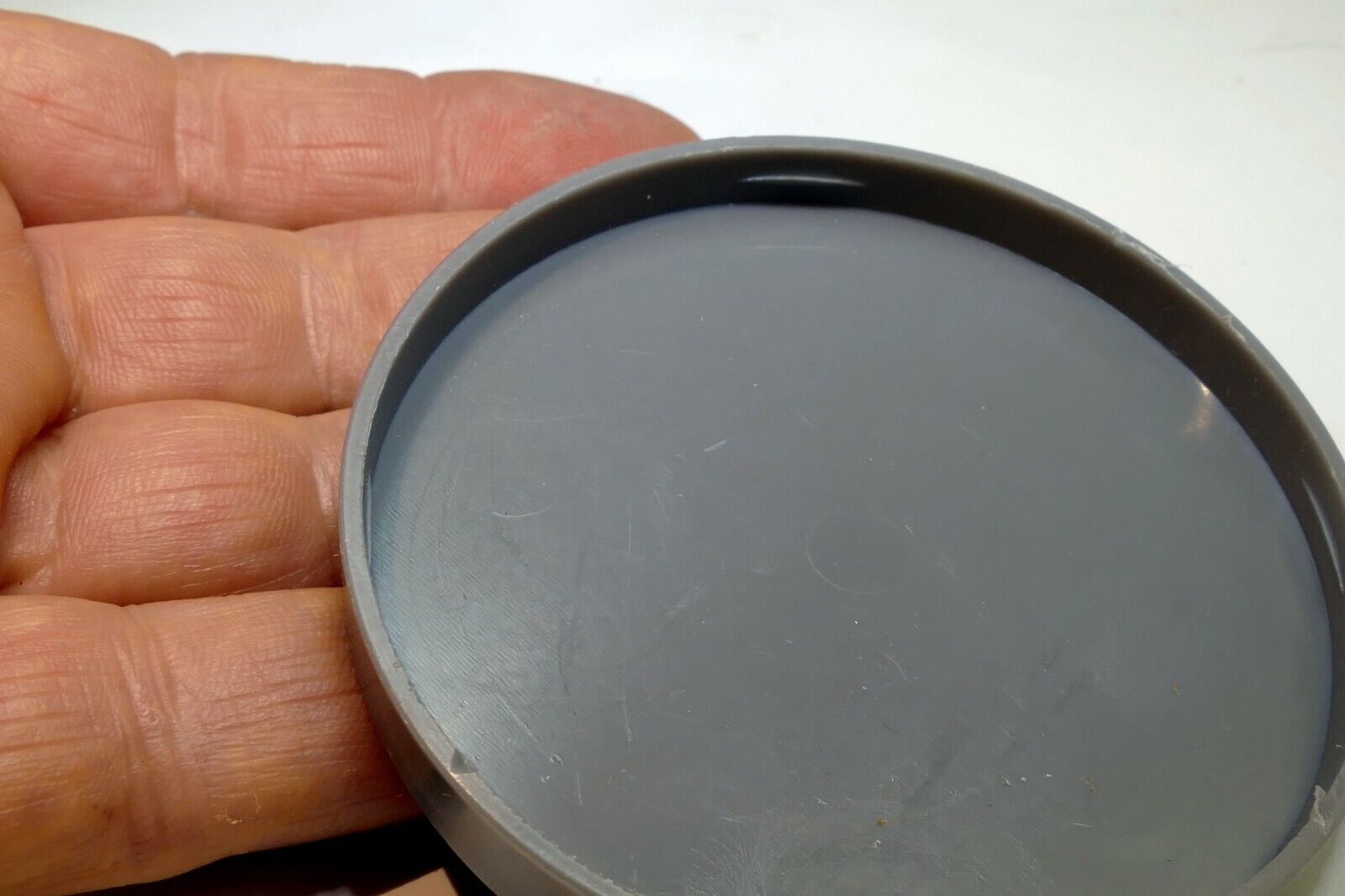 Lindahl Snap-on Plastic Front Lens Cap  Gray 71mm ID