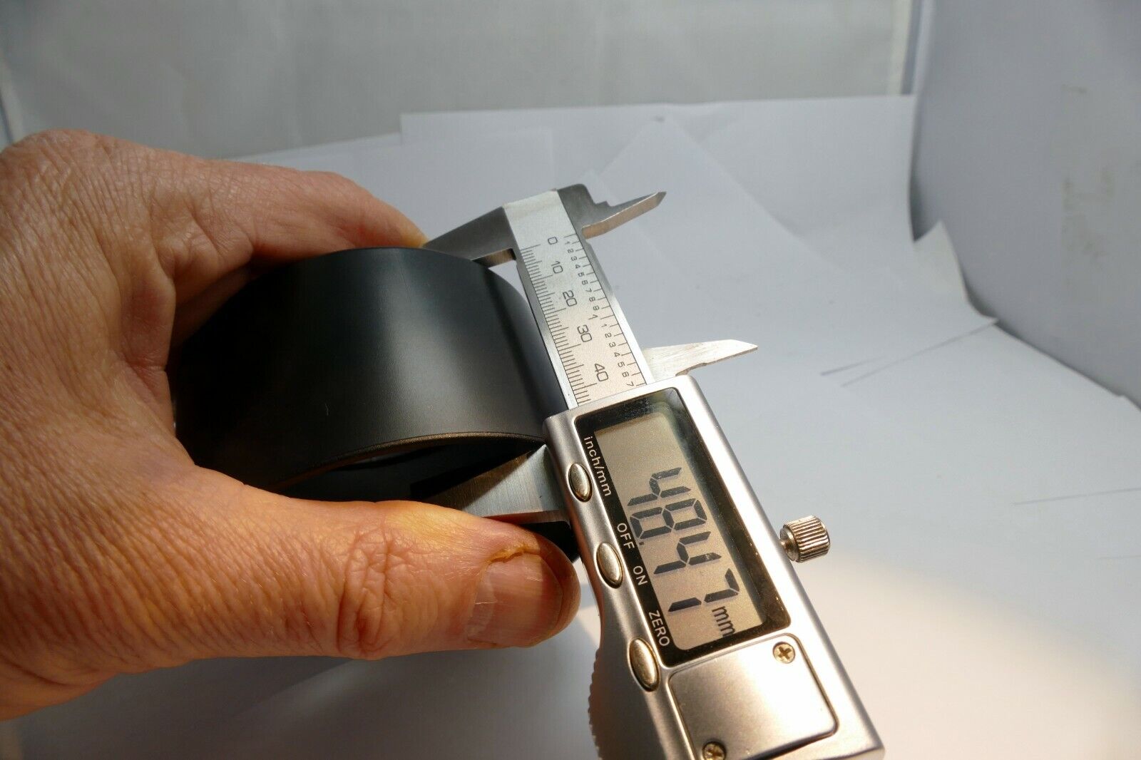 69.5mm ID Petal Shaped Plastic Lens Hood  Telephoto 70-300mm