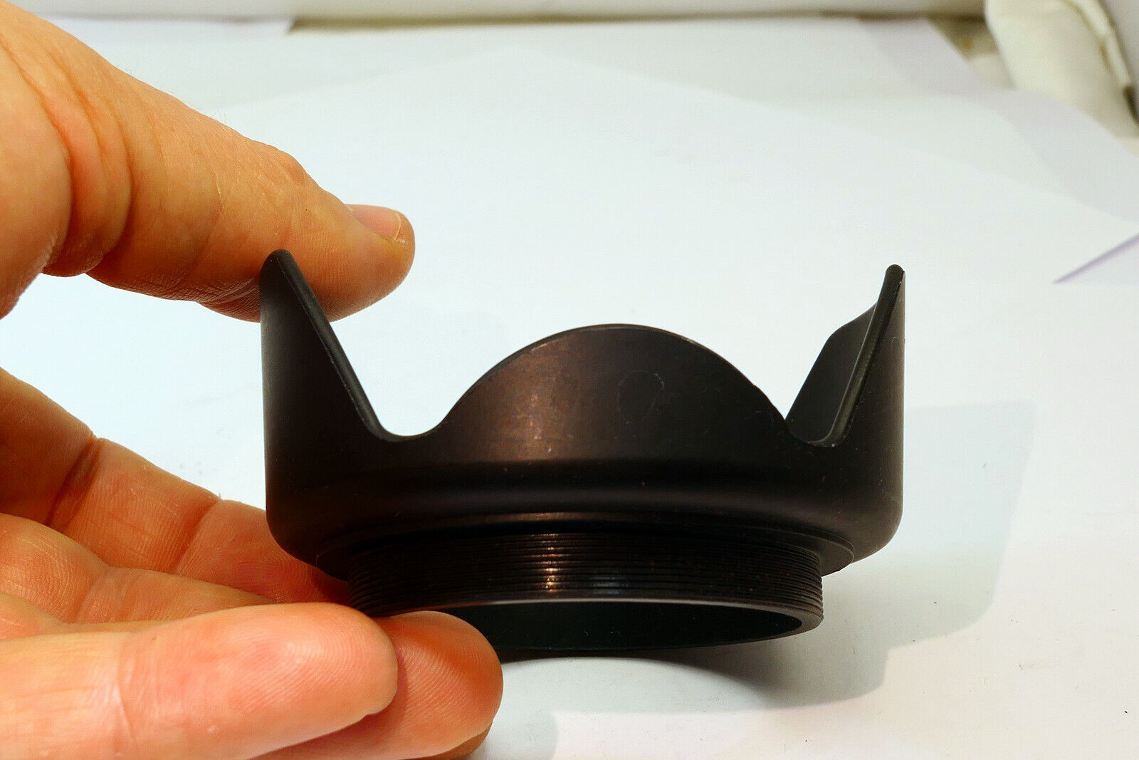 58mm Lens Hood Shade screw in plastic petal flower shaped missing retaining ring