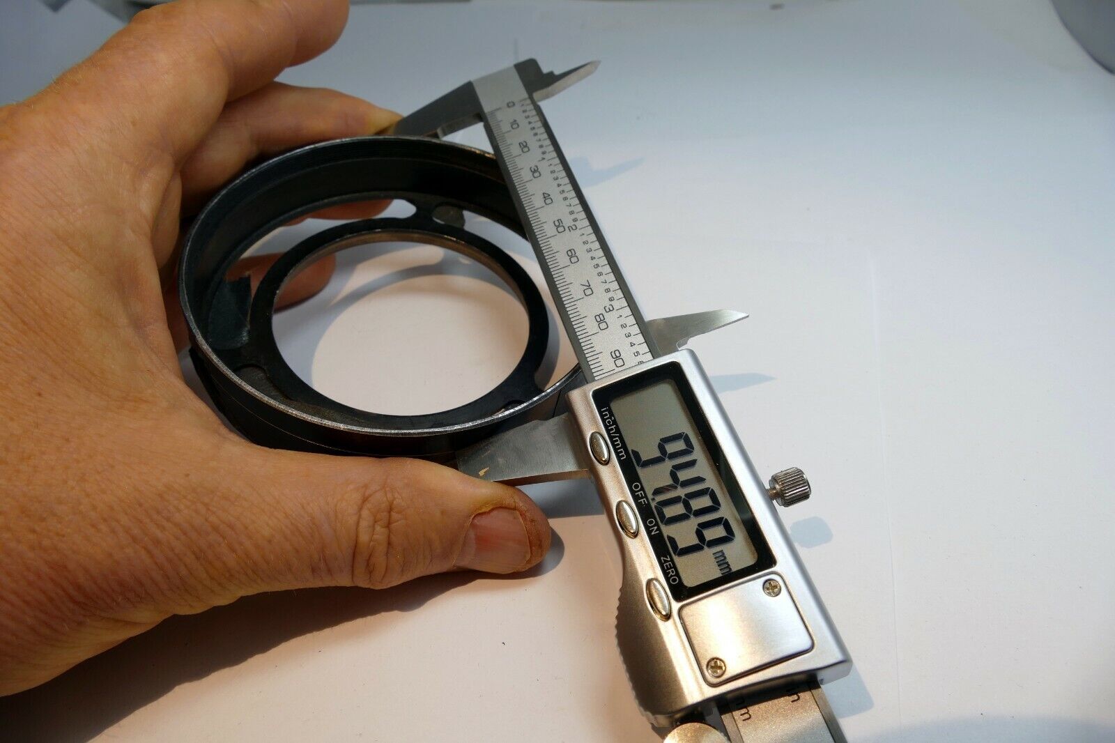 66mm OD Vented Lens Hood Shade screw in threaded male series VIII