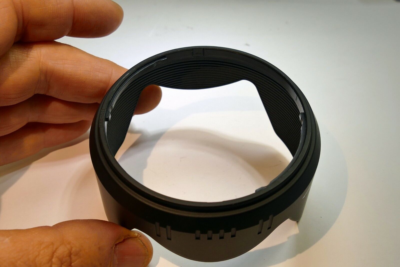 Sigma LH 680-01 Lens Hood Shade for 18-125mm f3.5-5.6  DC EX (smooth finish)