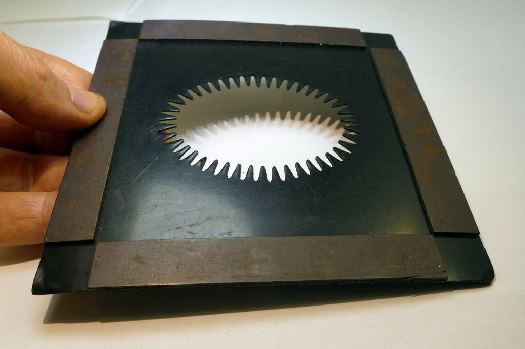 Lindahl Vignetter Mask 5X5" square bellows 2.5 Large Oval with magnet frame