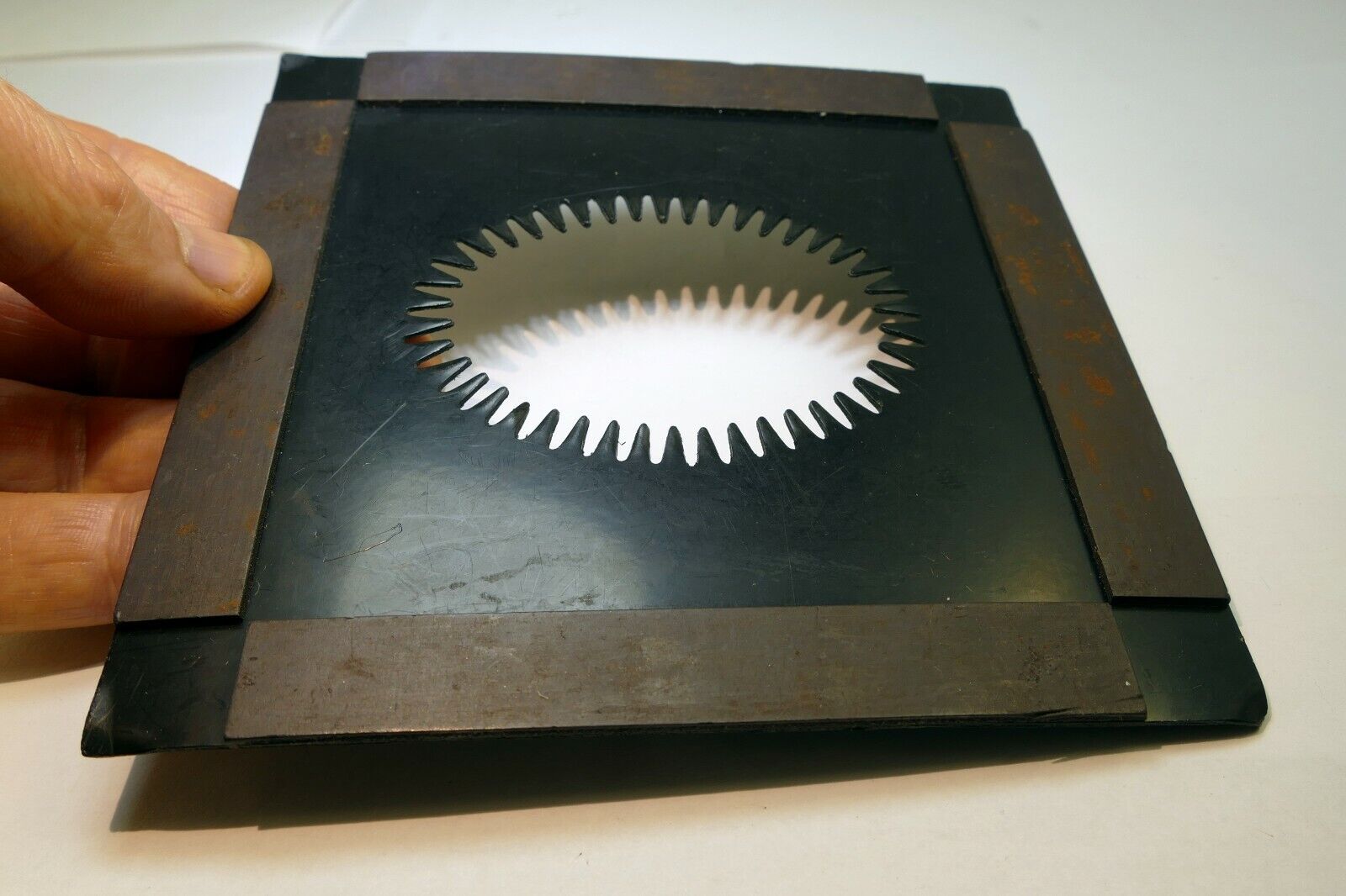 Lindahl Vignetter Mask 5X5" square bellows 2.5 Large Oval with magnet frame