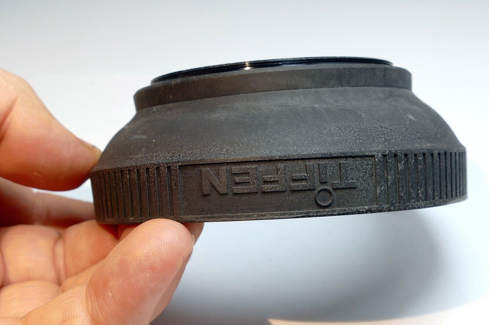 67mm rubber Lens Hood Shade screw in for 70-210mm