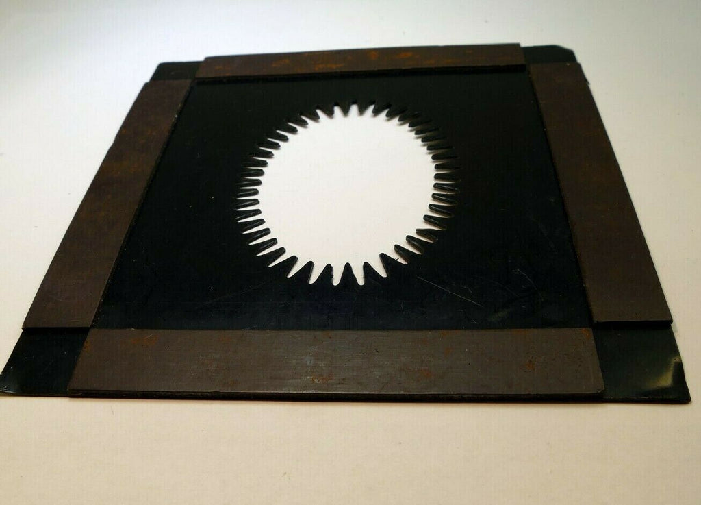Lindahl Vignetter Mask 5X5" square bellows 2.5 Large Oval with magnet frame