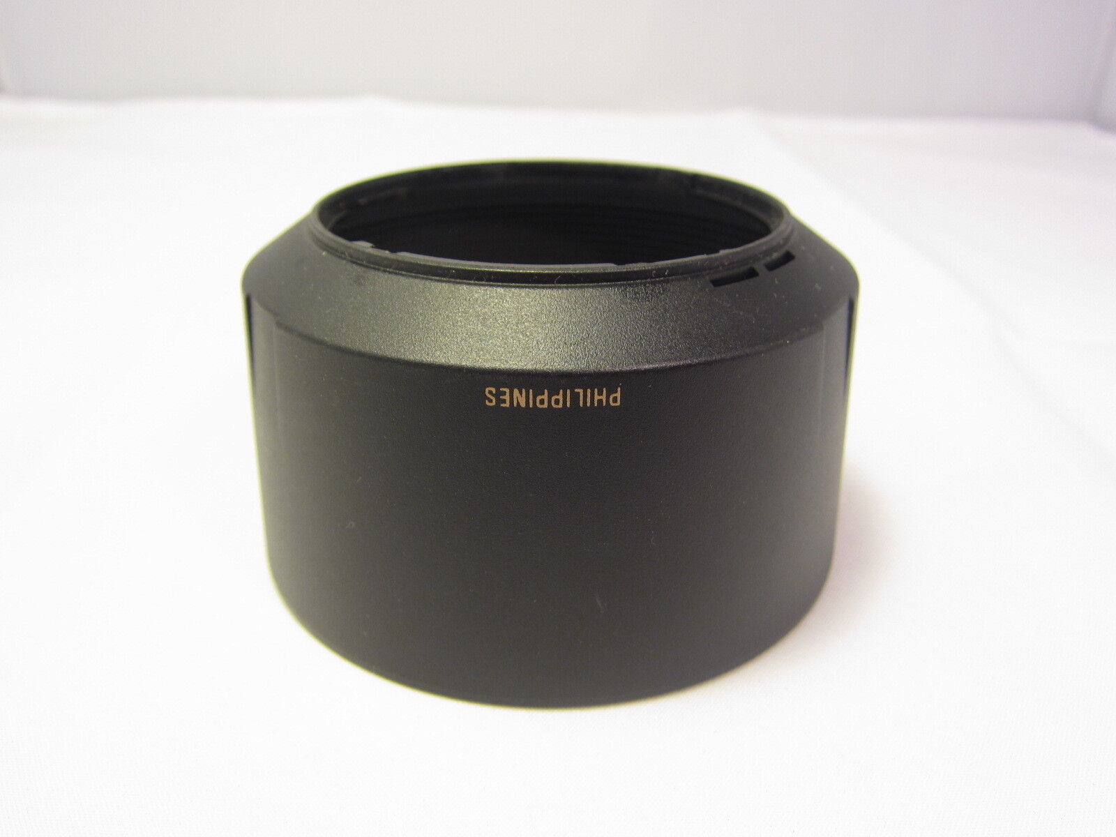 QUANTARAY Plastic 52mm Lens Hood twist on type telephoto 55-200mm LD AF