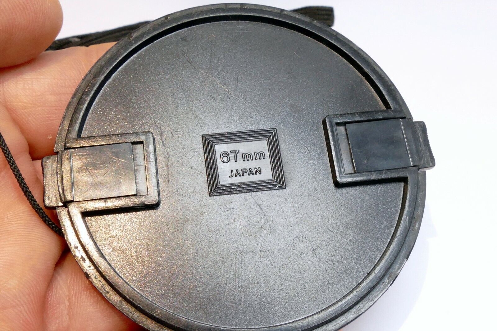 67mm snap on type Lens Front Cap black with keeper string