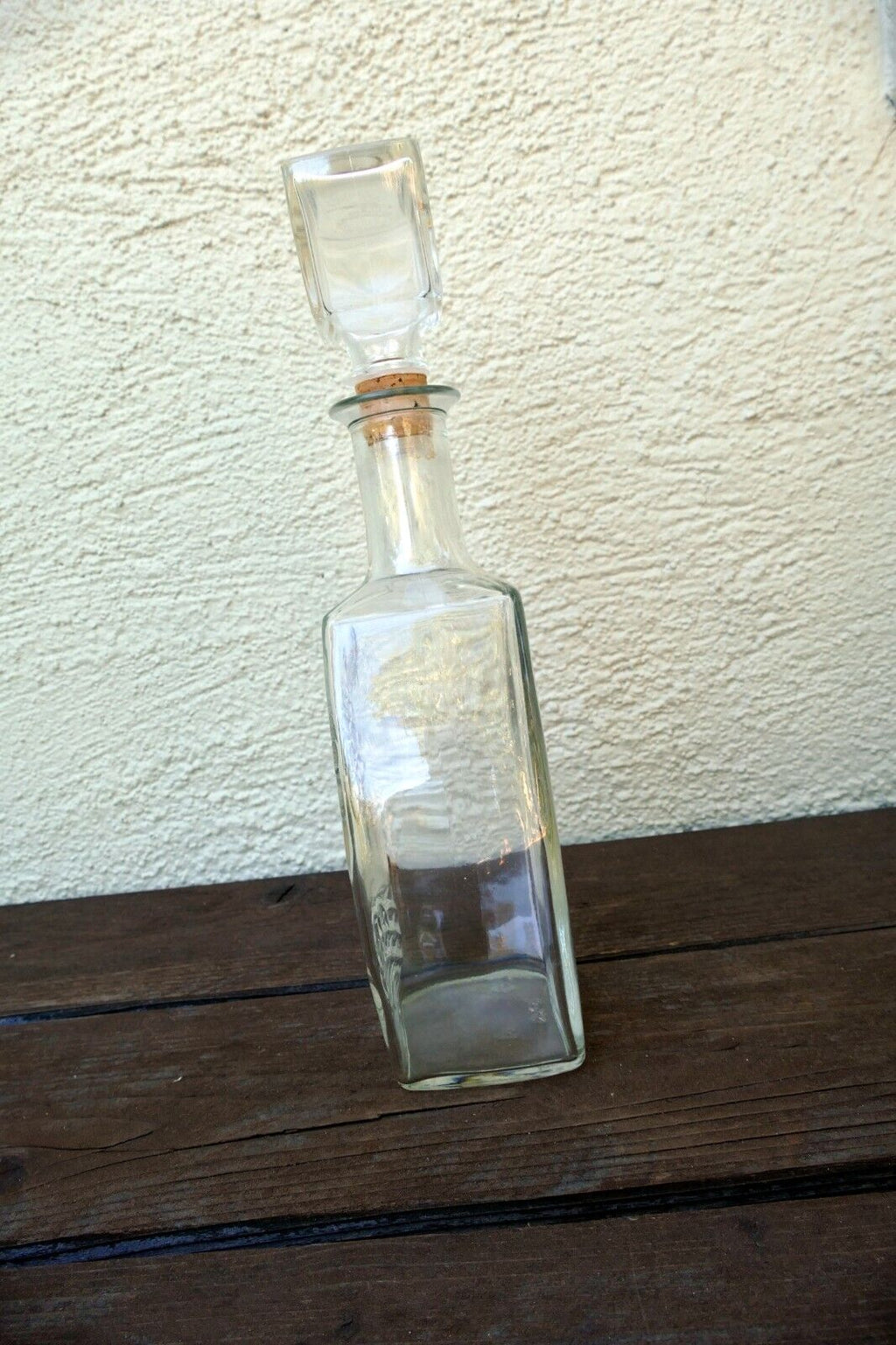 1 Litter Glass Decanter With Stopper 11" tall Oval Ornamented Whiskey