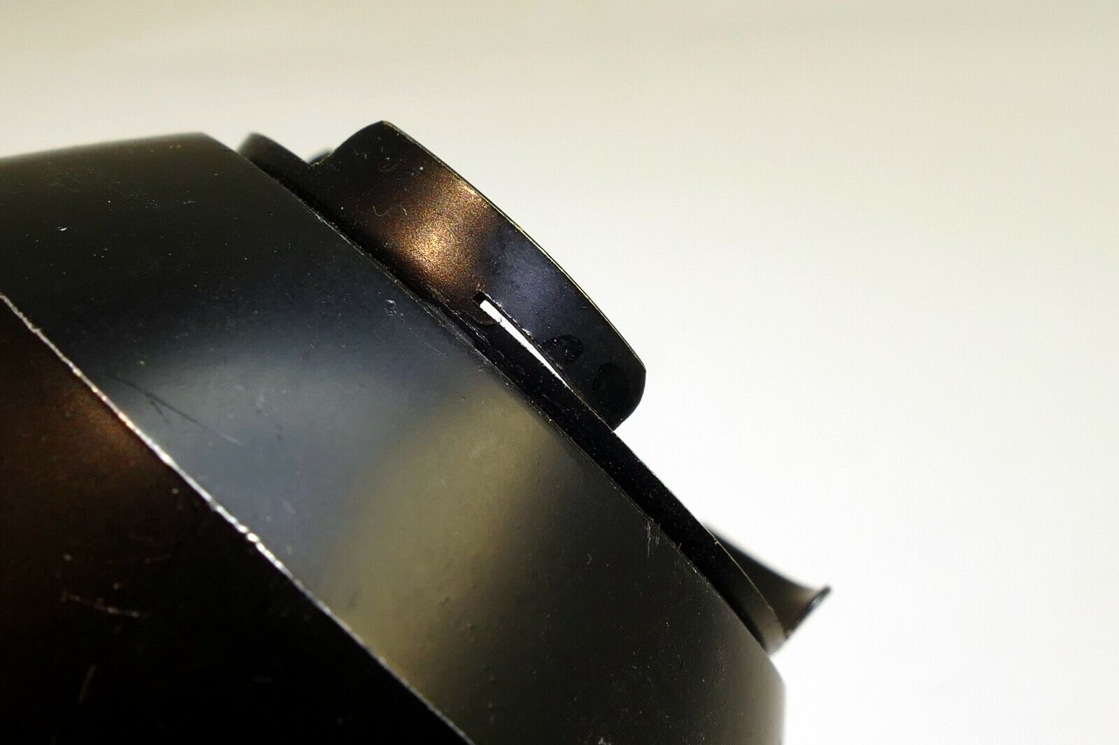 32-33mm series 5 V Metal Lens Hood Shade twist on type Black