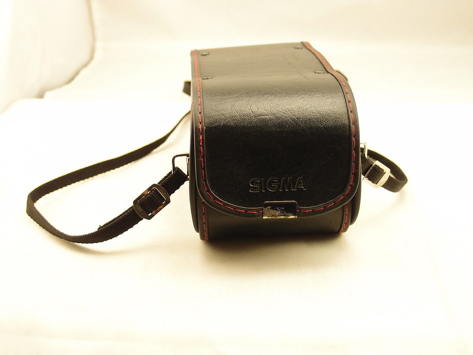 NC-05 Sigma Hard Camera Lens Case Cover With Strap for 18-200mm