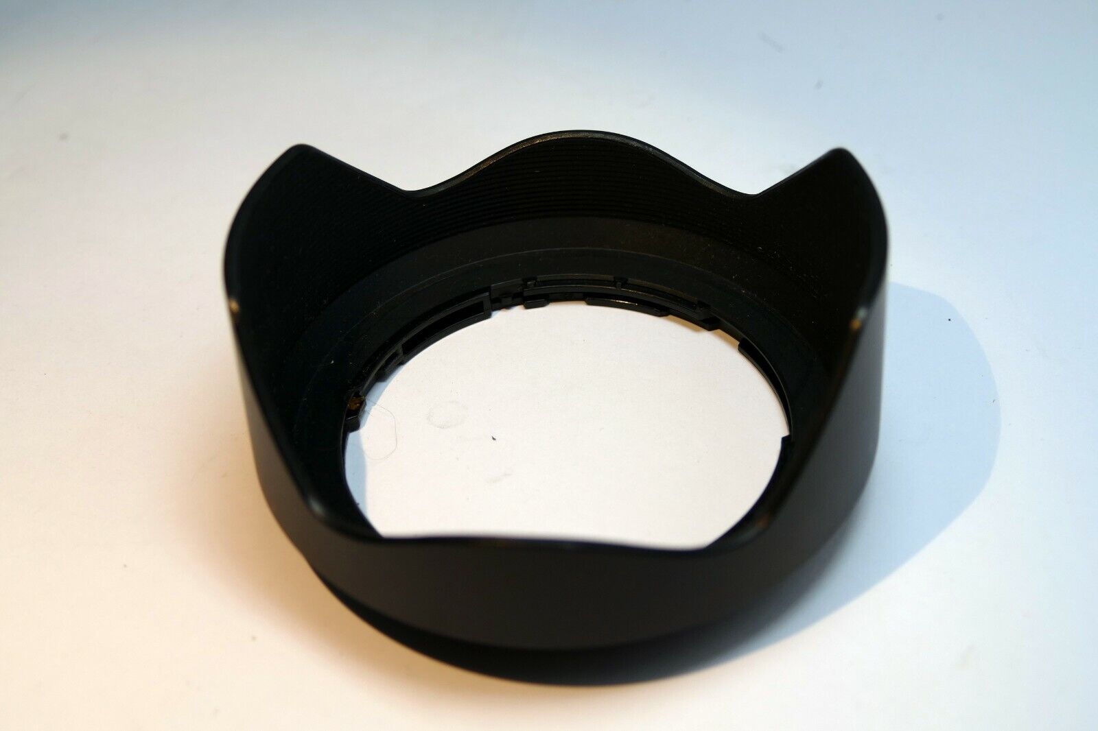Floral bayonet lens Hood Shade (unbdranded) 67mm ID