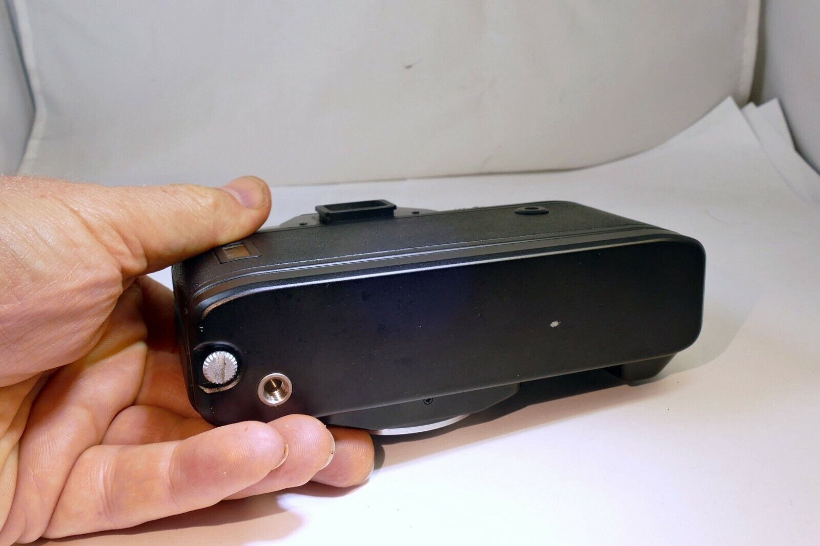Nikon N2000 Manual Focus camera body (for parts does not work AS IS )