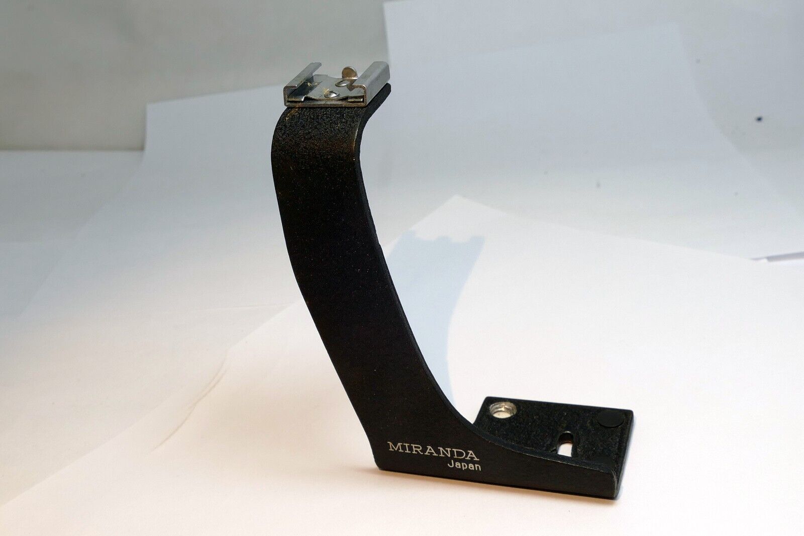 Miranda CAMERA FLASH BRACKET  cold shoe Sensorex
