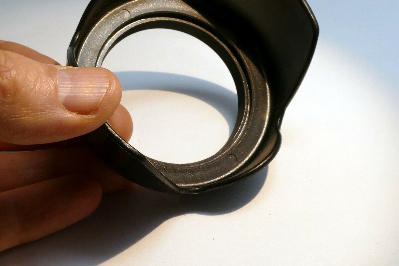 Plastic Petal shaped 58mm Lens hood Shade screw in type for 18-55mm IS