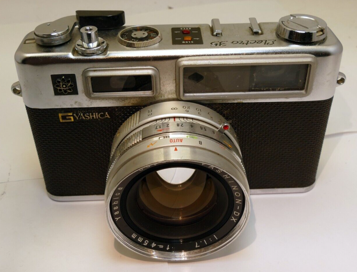 Yashica Electro 35 camera with 45mm f1.7 lens AS IS missing battery cover parts