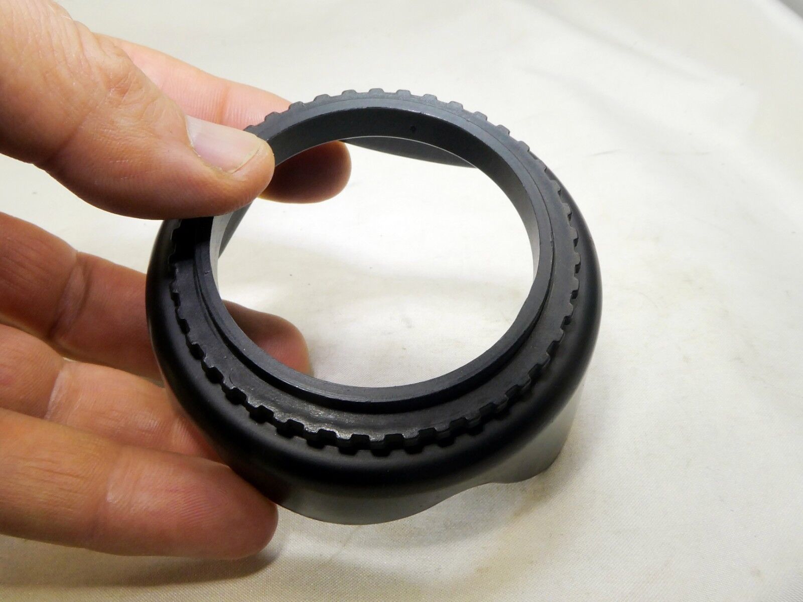 58mm Petal shaped Lens Hood screw on type for  18-55mm IS lenses