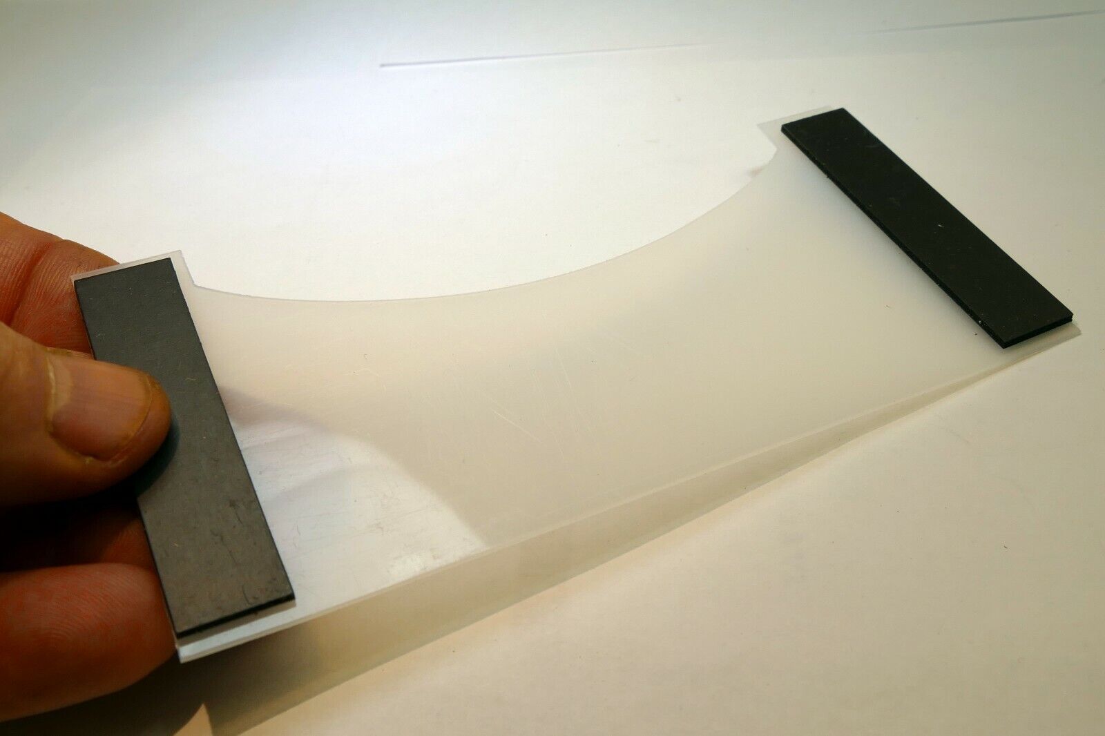 Lindahl Vignette White Mask 2.5X5" Smooth Bottom Arc magnetic frame