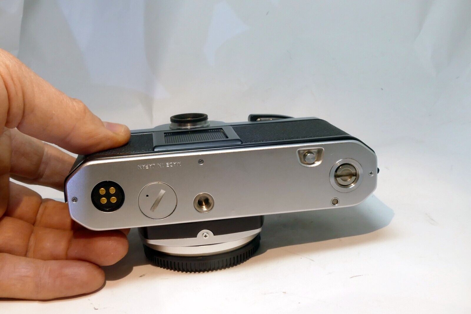 Nikon FM 35mm SLR Film Camera w/ issues with light meter - Free Shipping USA