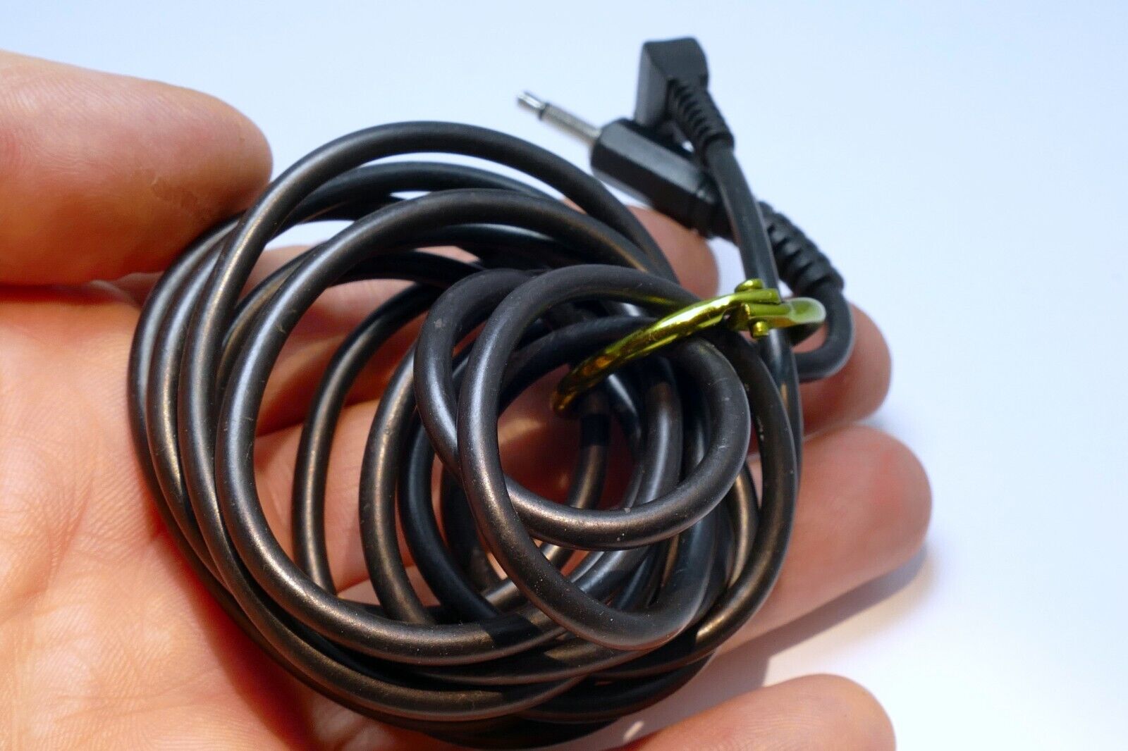MONO Male to Male 3.5mm to 3.5mm Audio Cable 4 feet long 90 degree