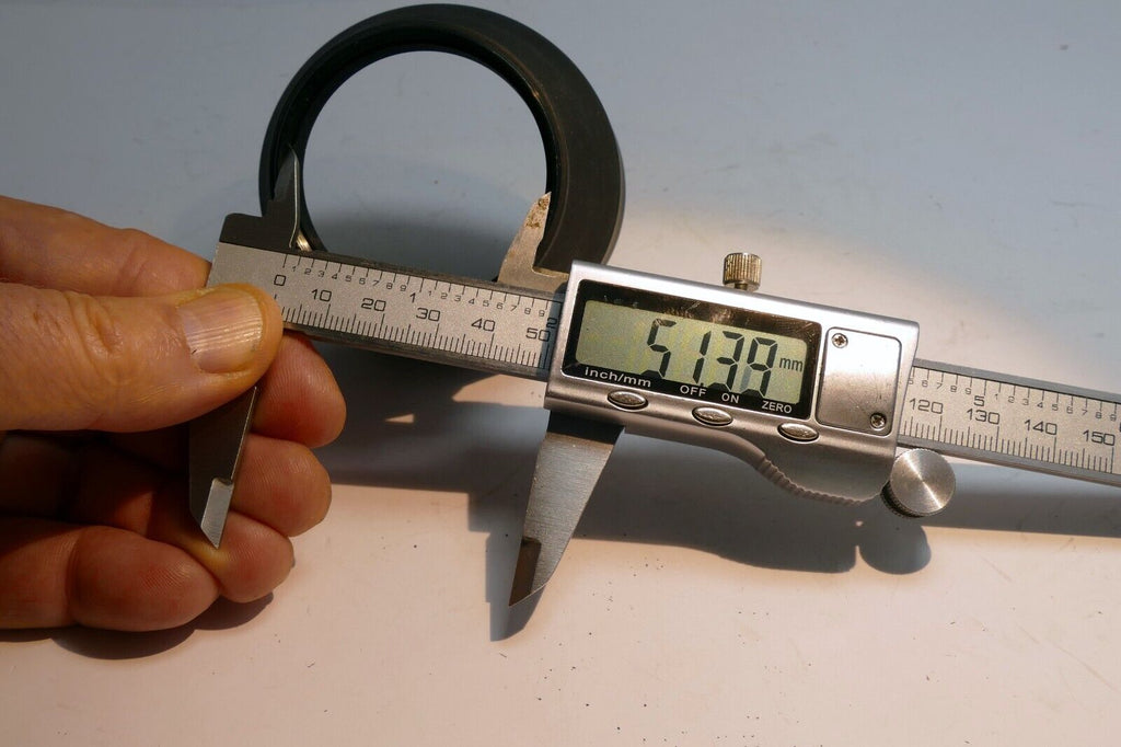 52 mm  Lens Hood Shade threaded with female threads screw in