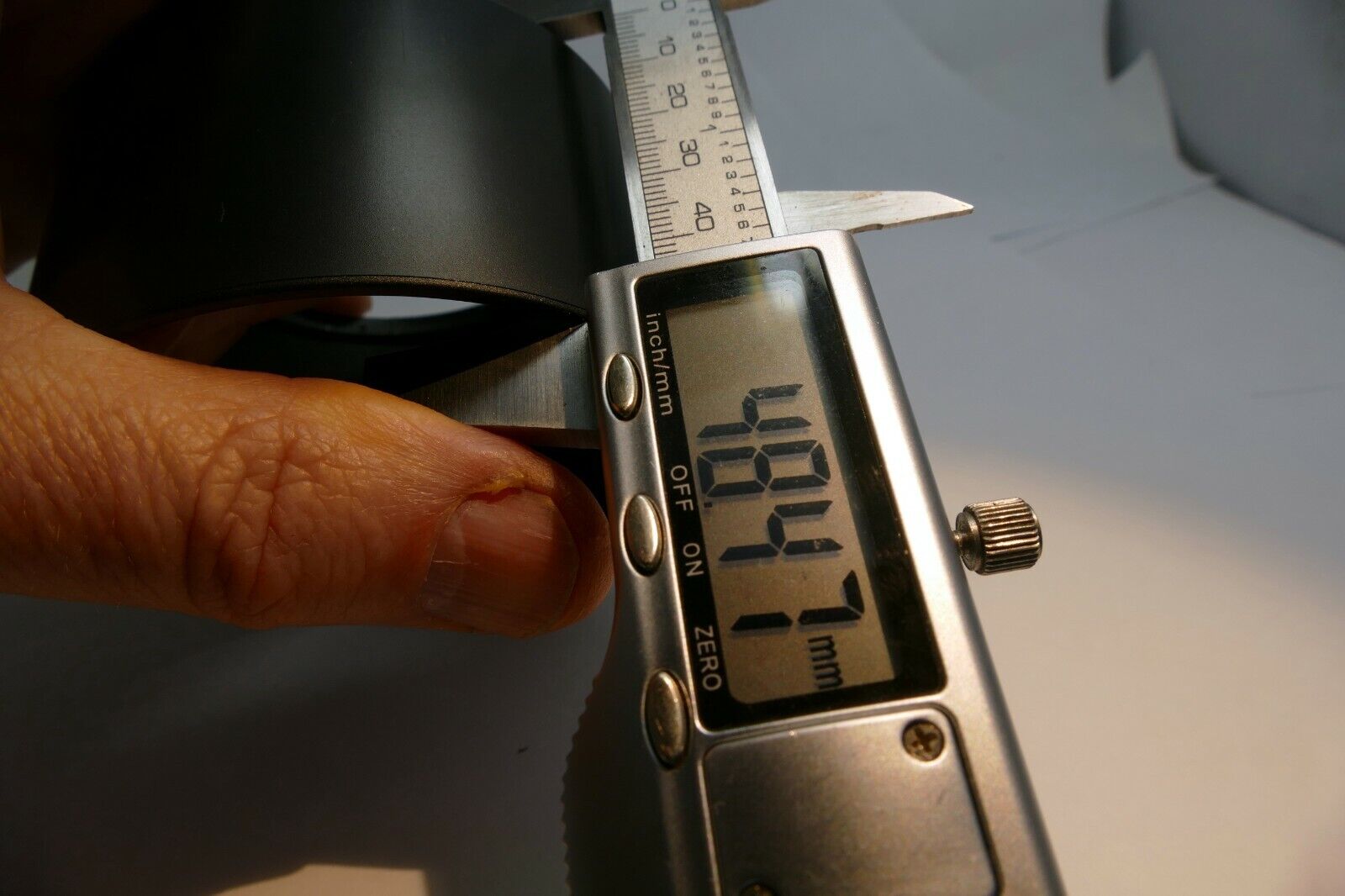 69.5mm ID Petal Shaped Plastic Lens Hood  Telephoto 70-300mm