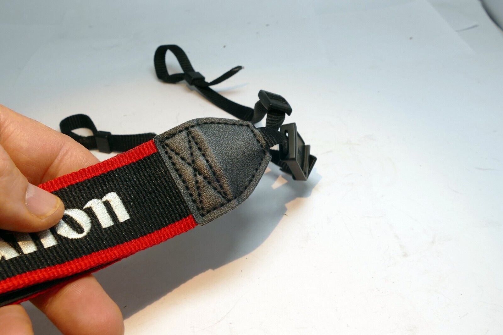 Canon EOS 80D Digital Camera Neck Shoulder Strap Black-Red - -  Genuine OEM