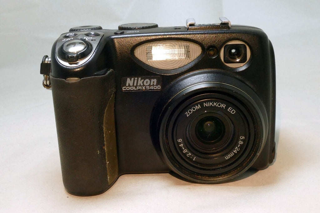 Nikon COOLPIX 5400 Digital 5.1MP Digital Camera Battery Included U284