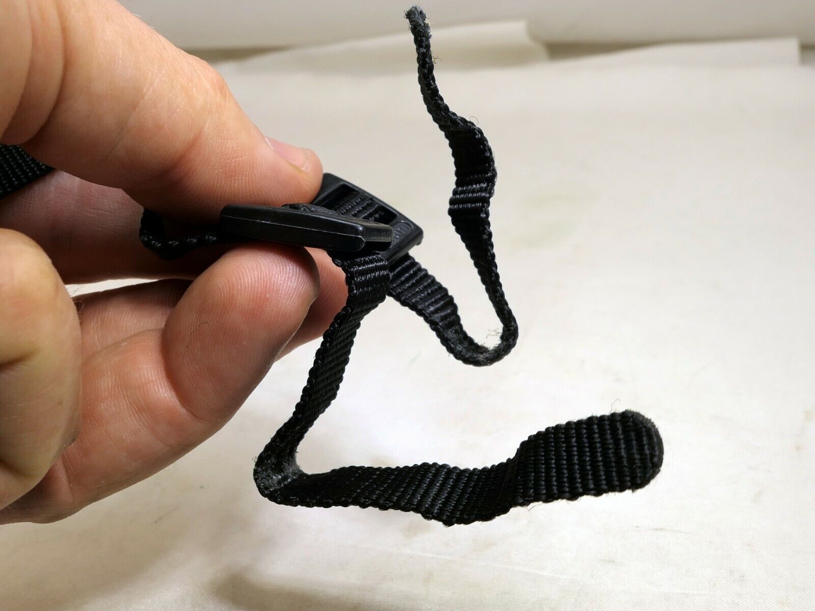 Canon EOS SLR Digital Camera Neck Shoulder Strap Genuine OEM  Black- White