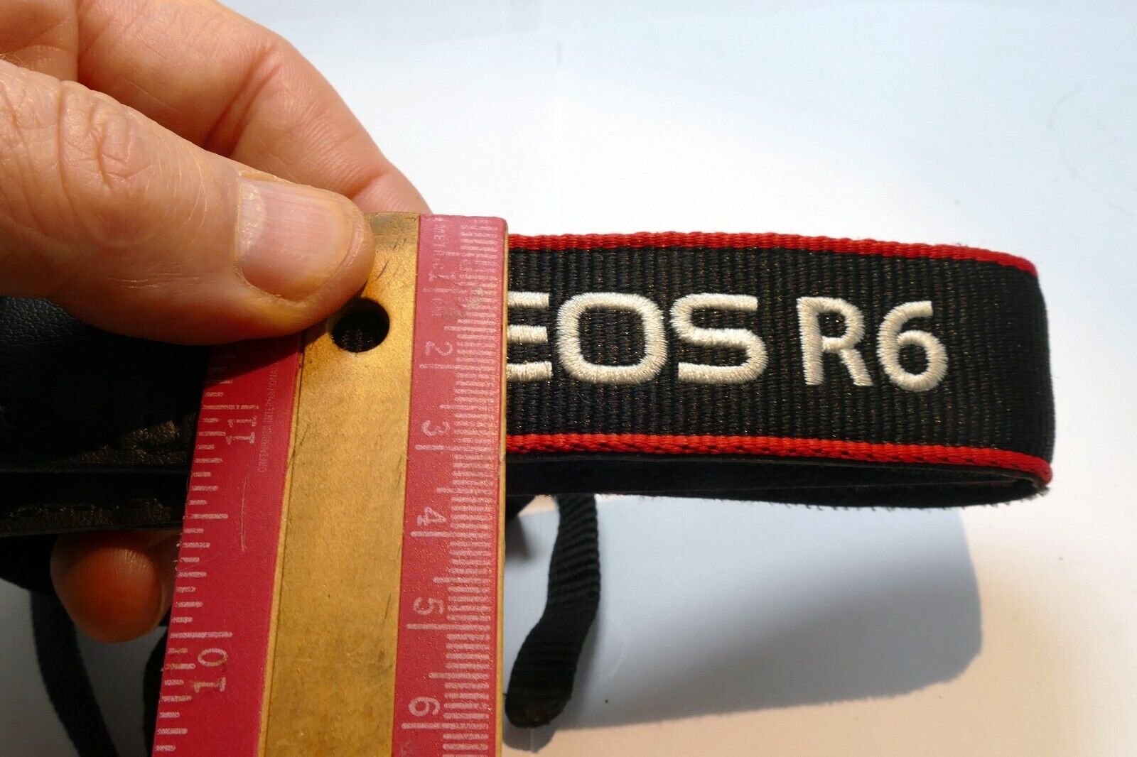 Canon EOS R6  mirrorless camera shoulder strap neck  3cm wide  - Genuine OEM