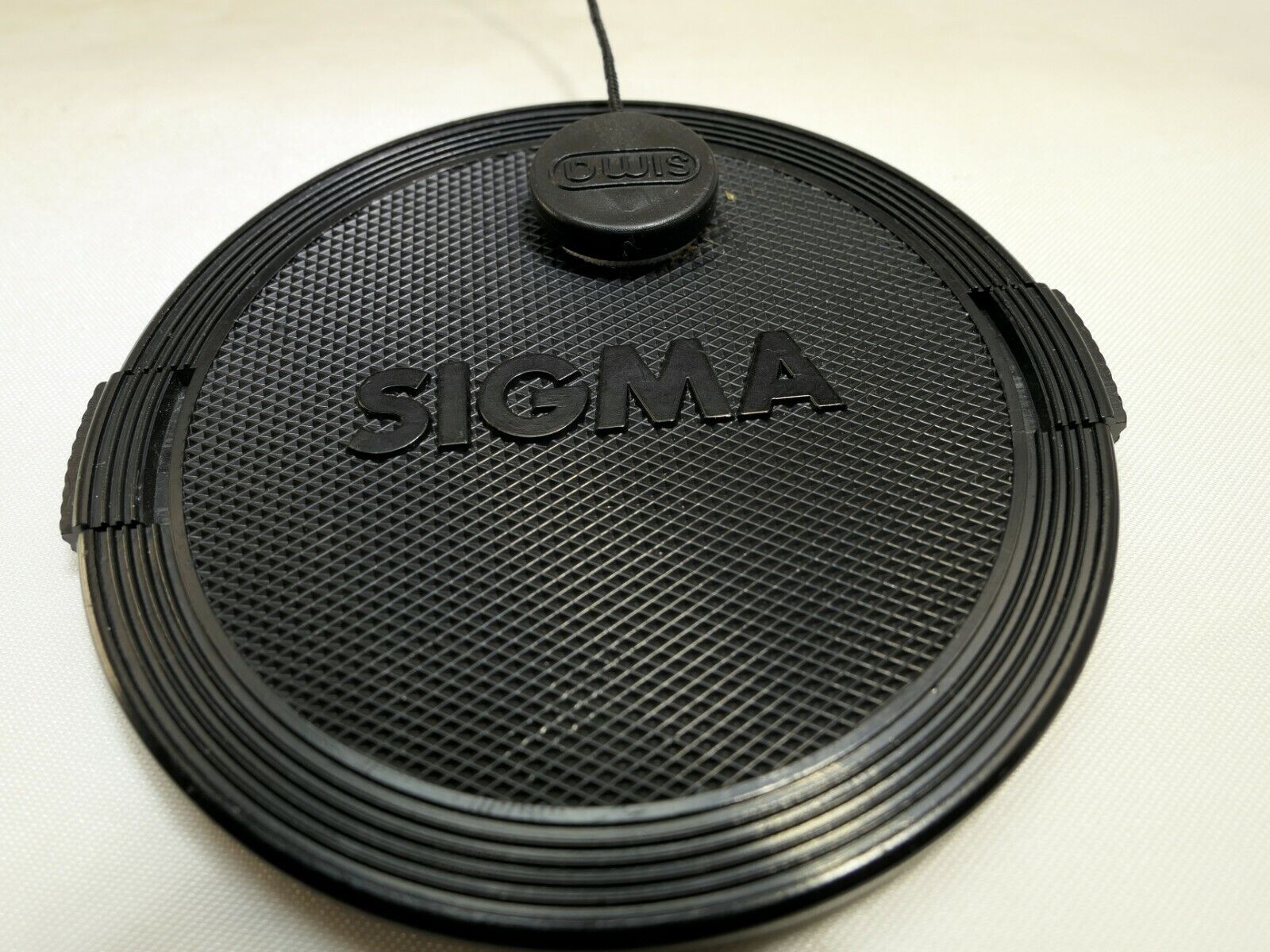 Sigma  72mm Lens Front Cap snap on with keeper string type for APO