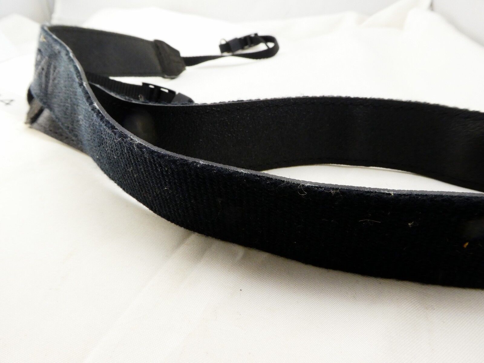 Quantaray Black Camera Strap Shoulder with metal rings luggs for camera