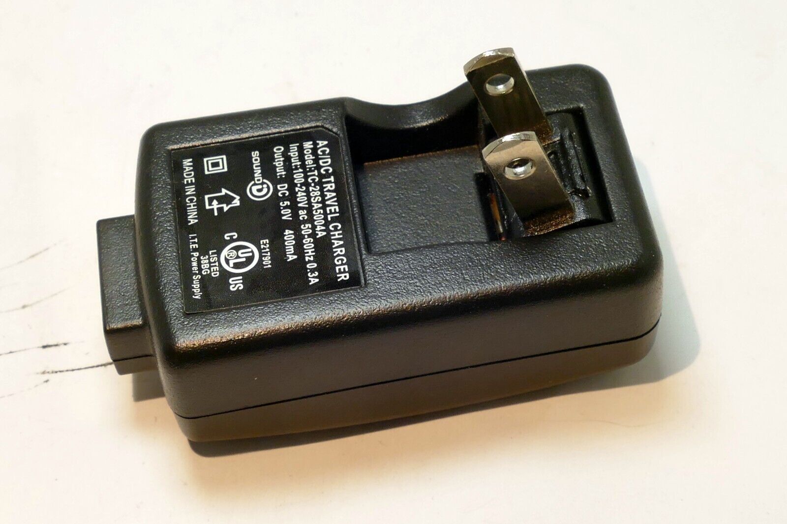 AC / DC Travel Charger Power Supply TC-28SA5004A  ( missing USB cable )