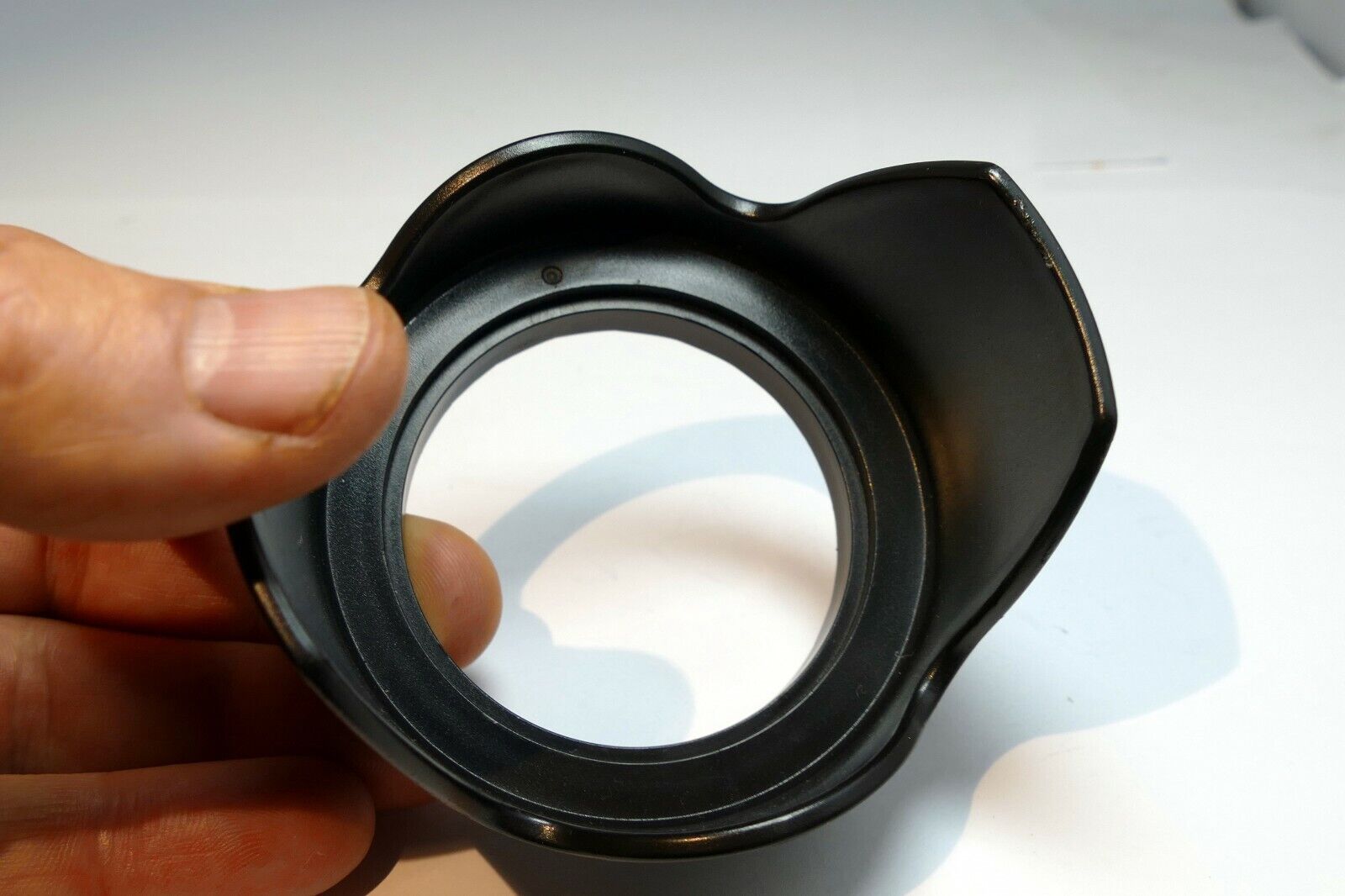 58mm Plastic Lens Hood Shade petal shaped for telephoto 18-200mm