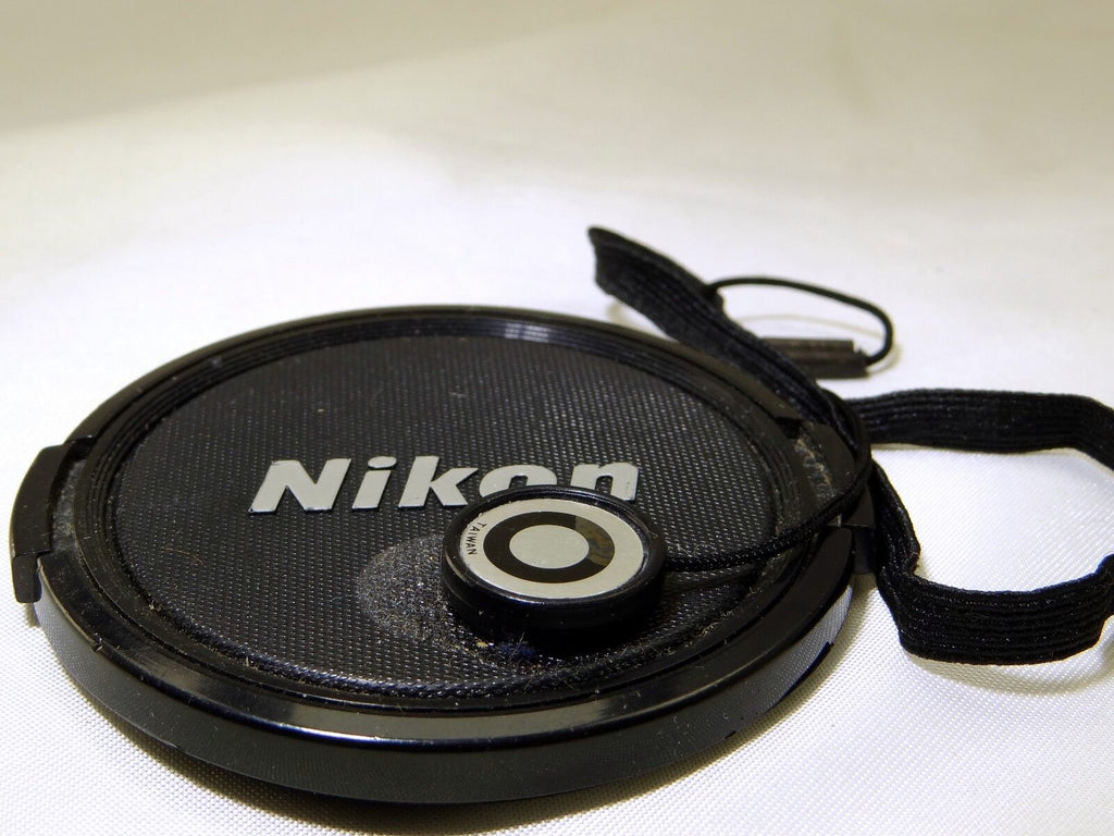 Nikon 62mm Front Lens Cap with keeper string Genuine