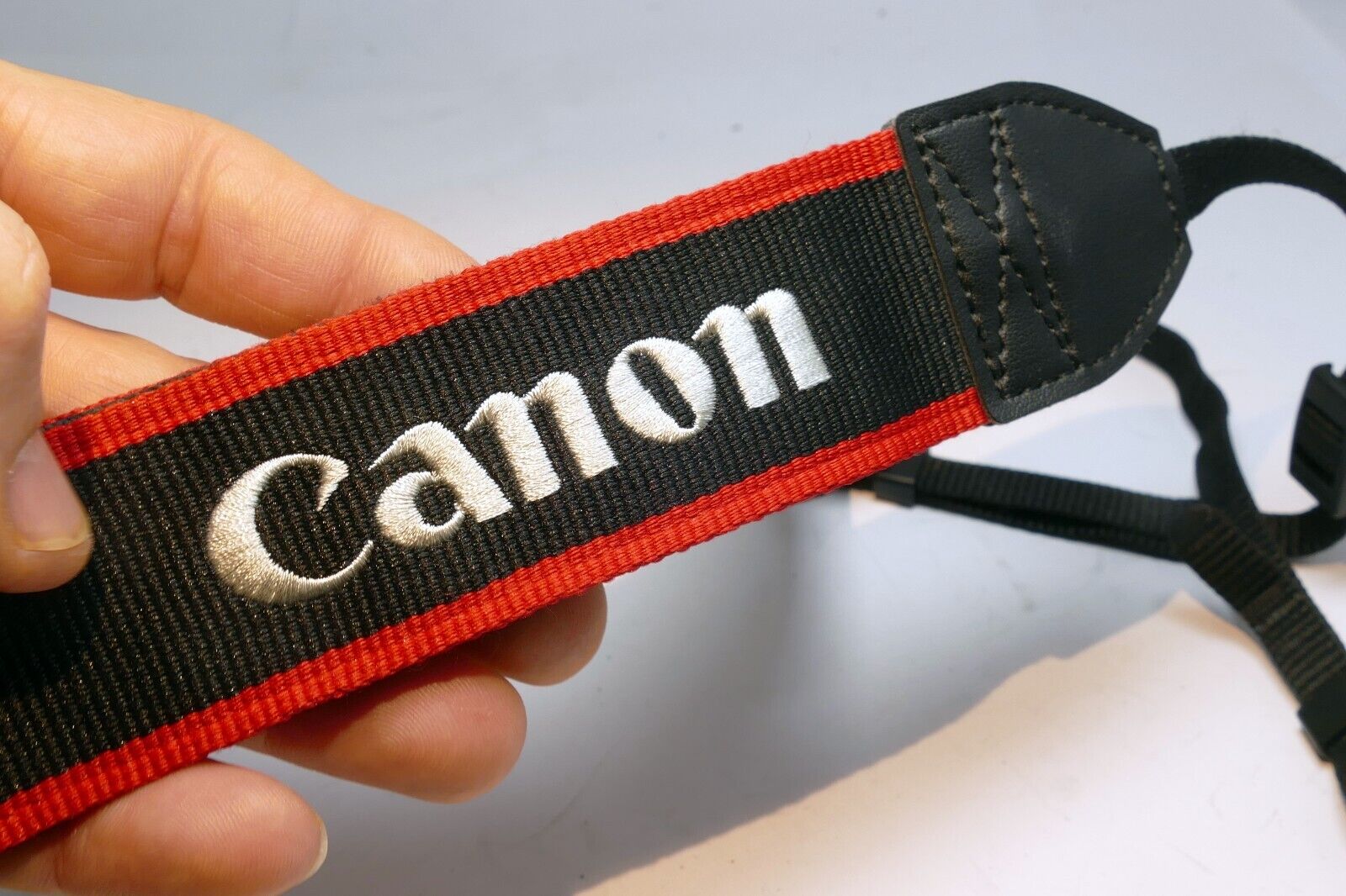 Canon EOS 5D Mark IV  Digital Camera Neck Shoulder Strap Black-Red - Genuine OEM