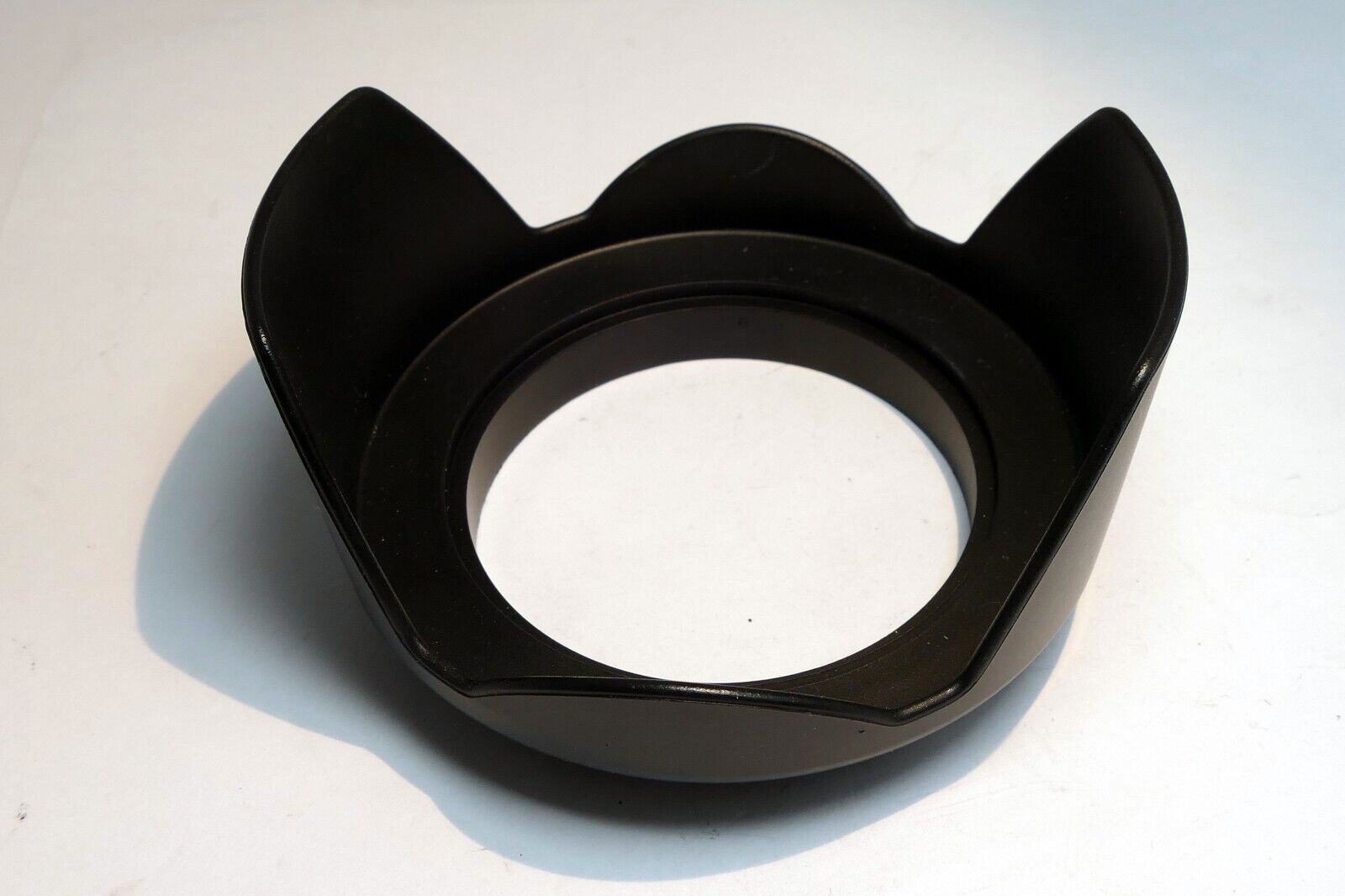 67mm OD Lens Hood Shade  threaded  petal plastic