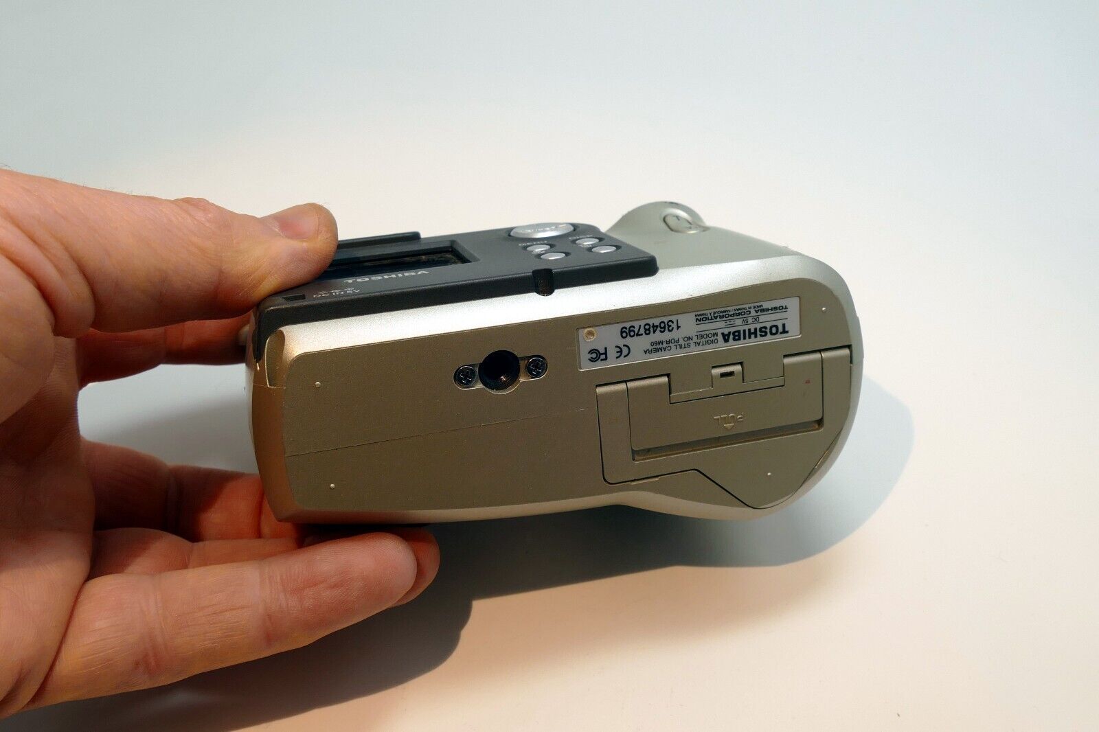 Toshiba PDR M25 2.2MP Digital Camera - Damaged, AS IS for Parts or Repair