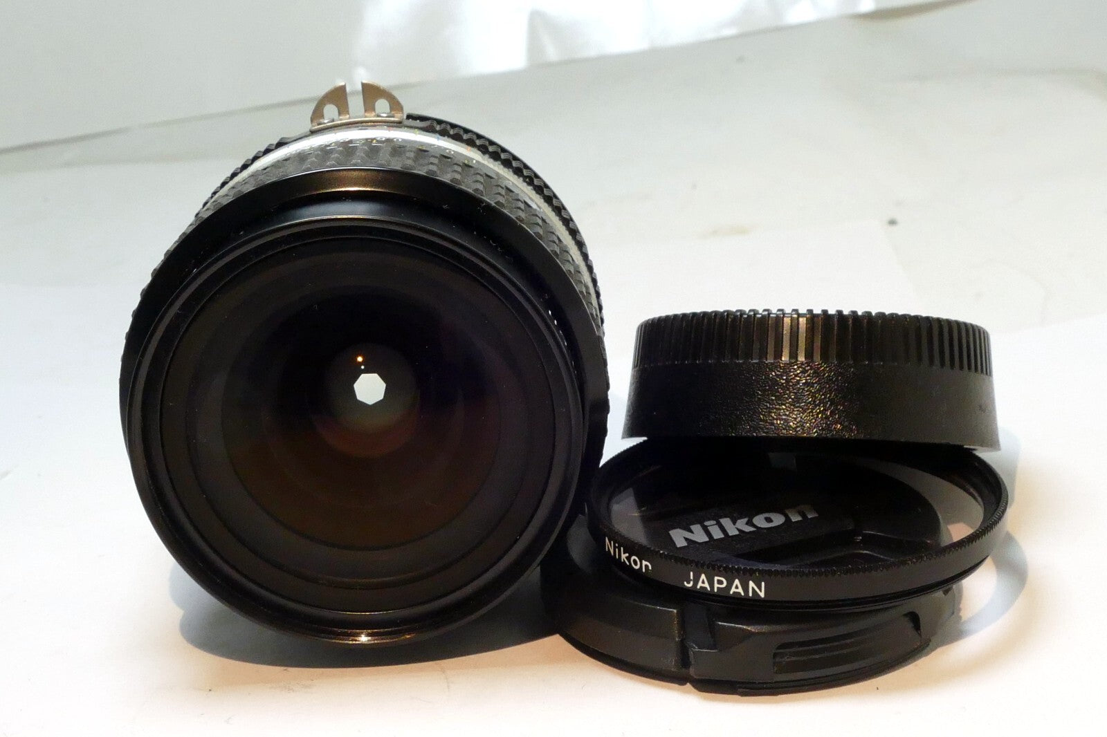 Nikon Ai-s AIS 24mm f2 wide angle prime manual focus lens f2.0 - Mint condition